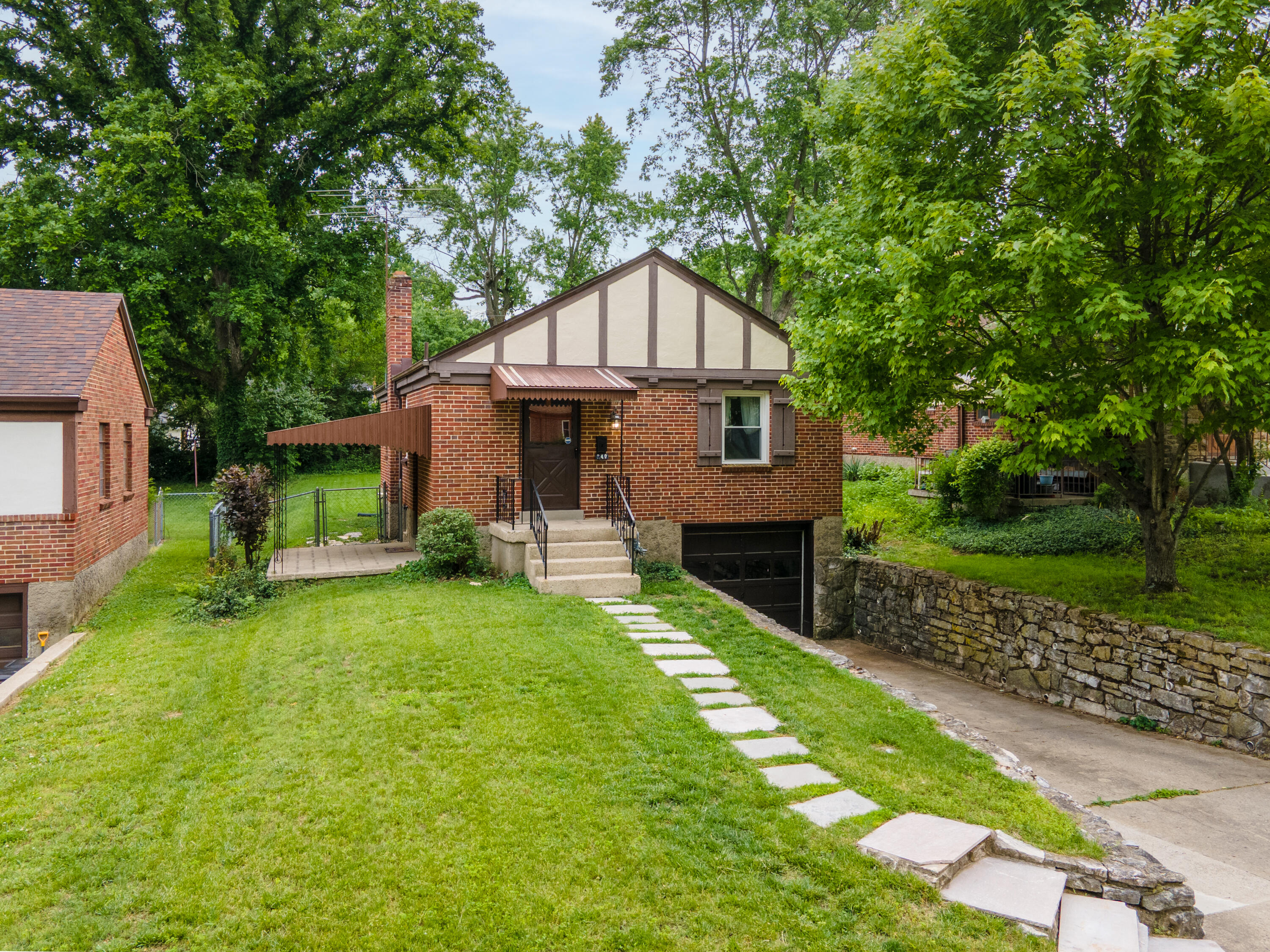340 E Melford Avenue Property Photo 5