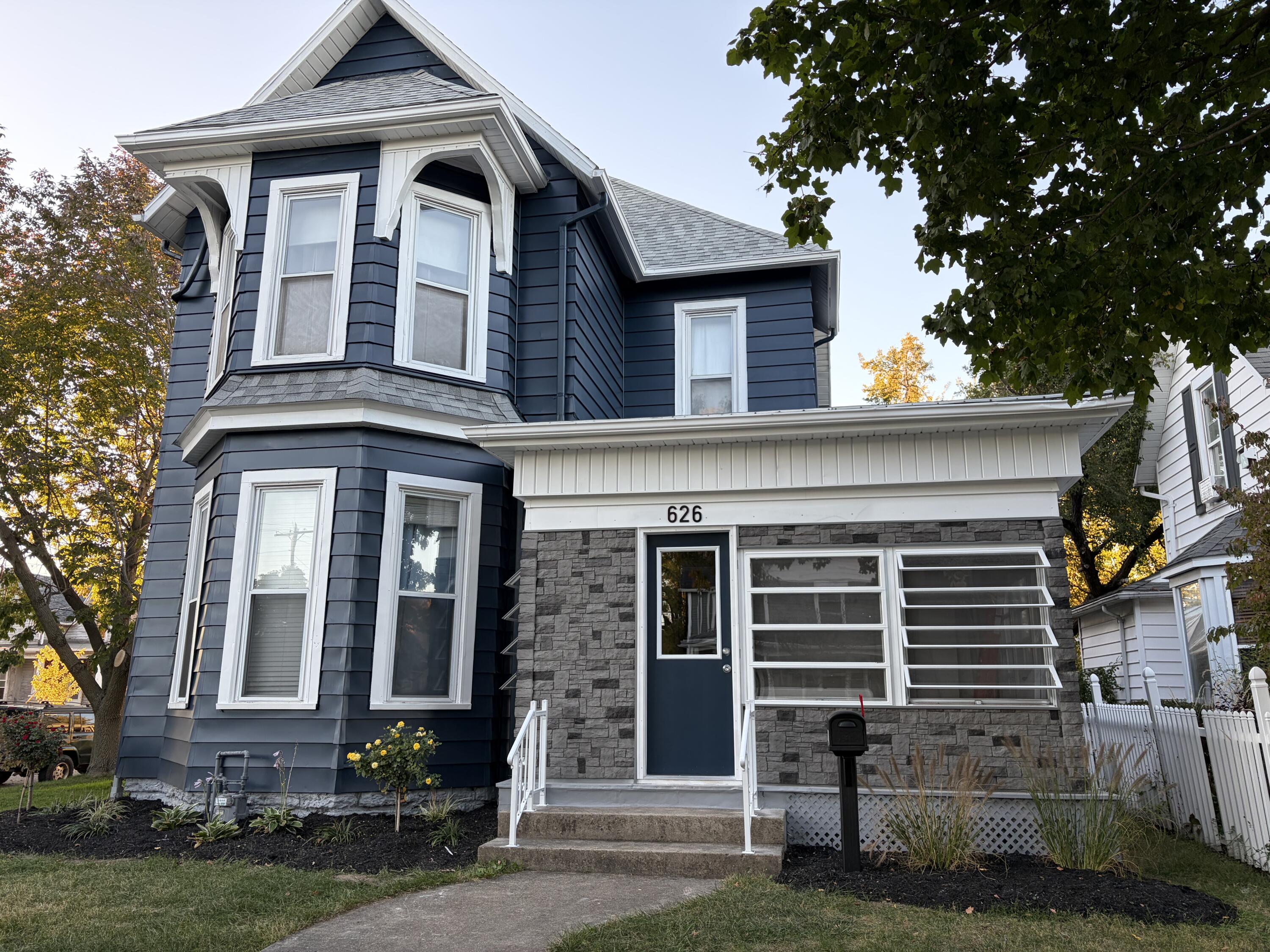 626 W Spring Street Property Photo 1