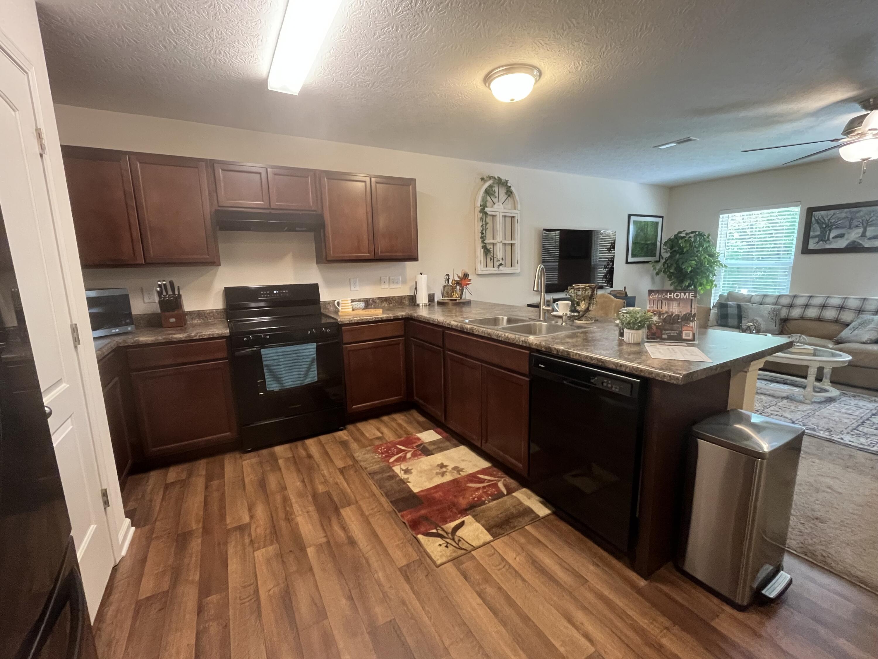 219 Riesling Drive Property Photo 4