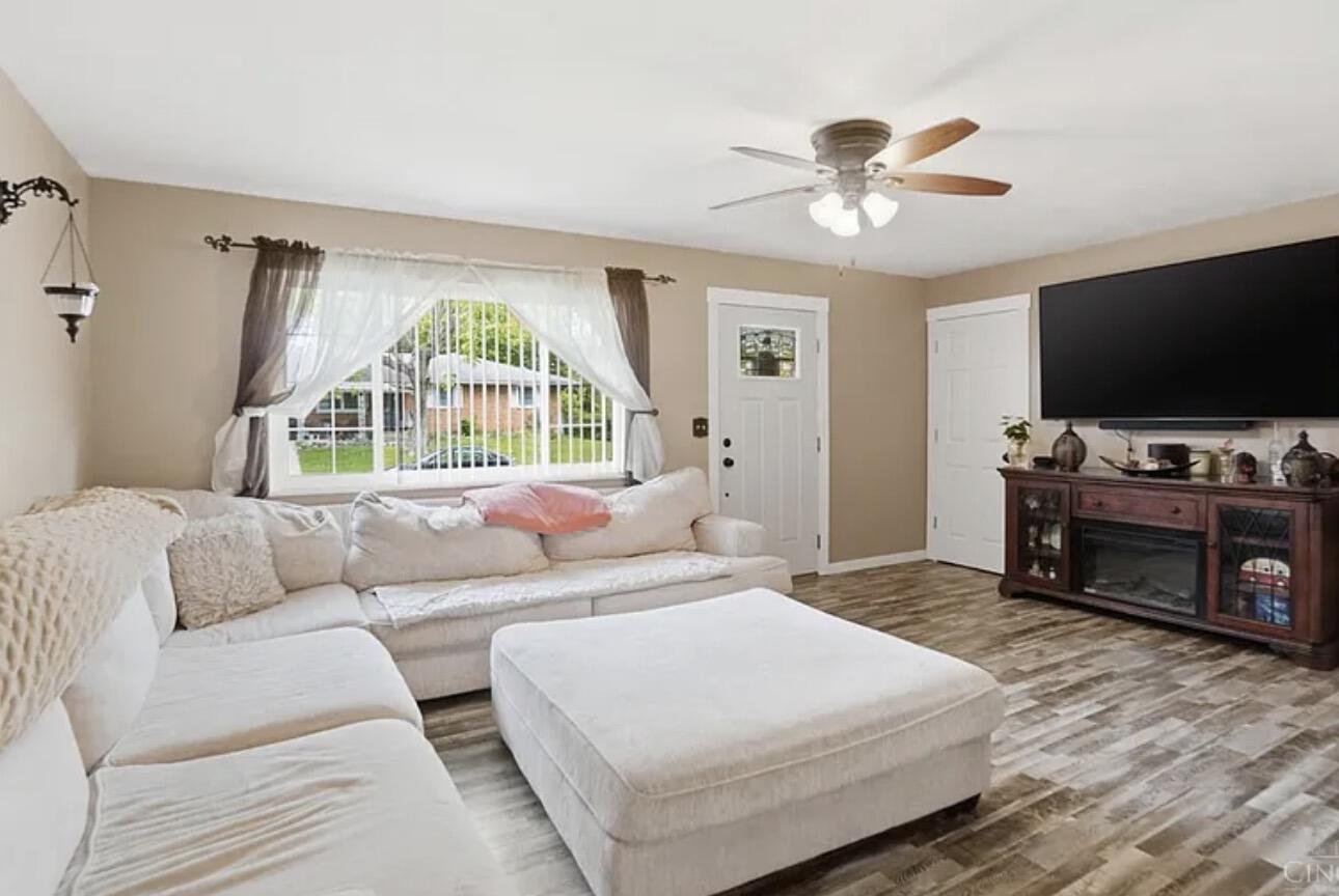 1621 Park Street Property Photo 5