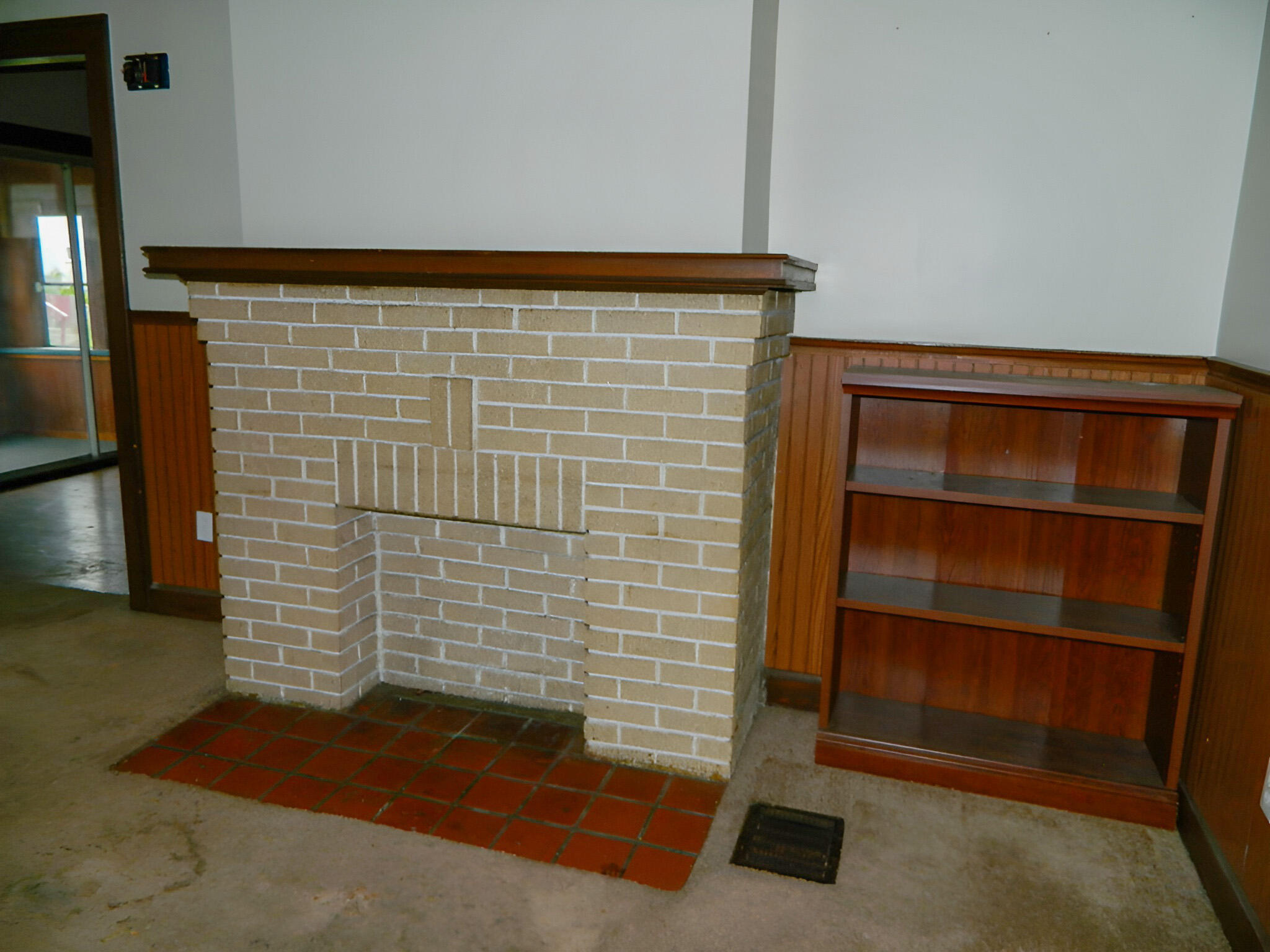 228 N Harris Avenue Property Photo 5