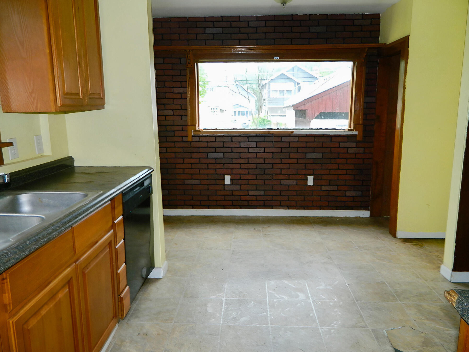 228 N Harris Avenue Property Photo 11