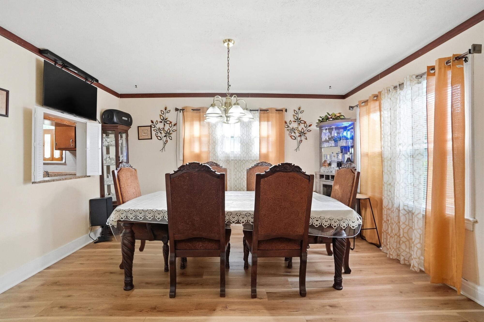 110 E First Street Property Photo 7