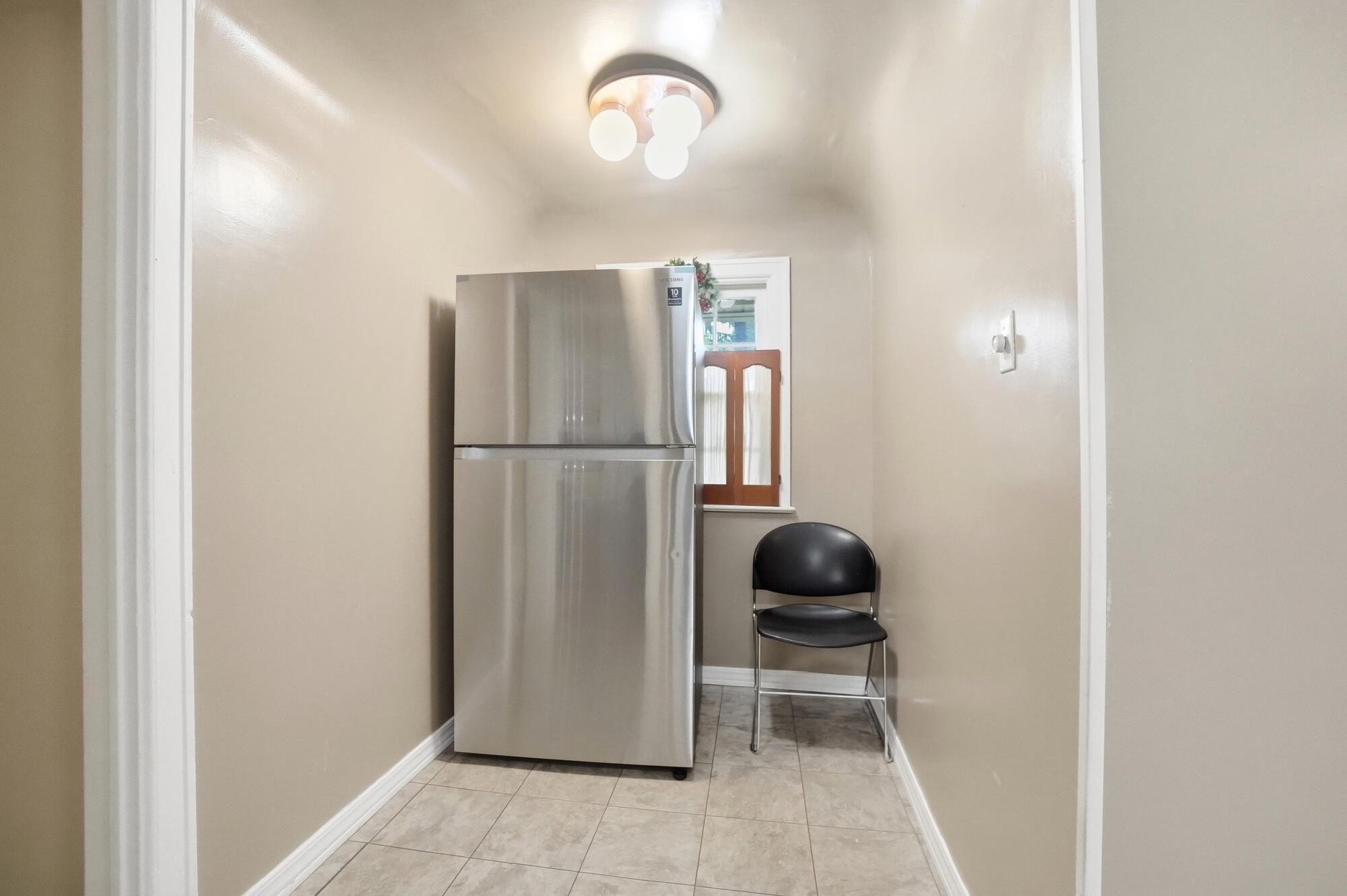 110 E First Street Property Photo 15