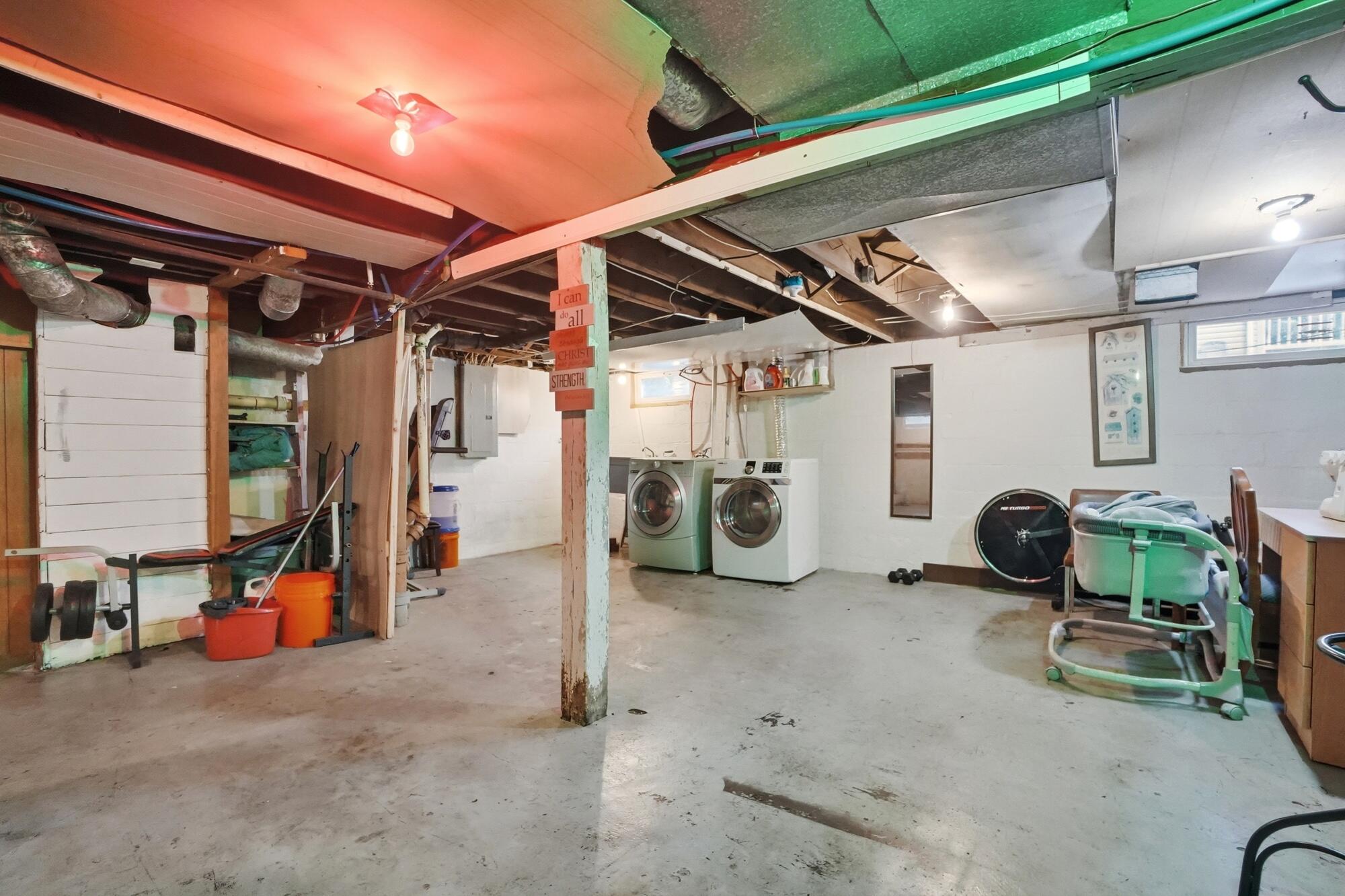 110 E First Street Property Photo 35