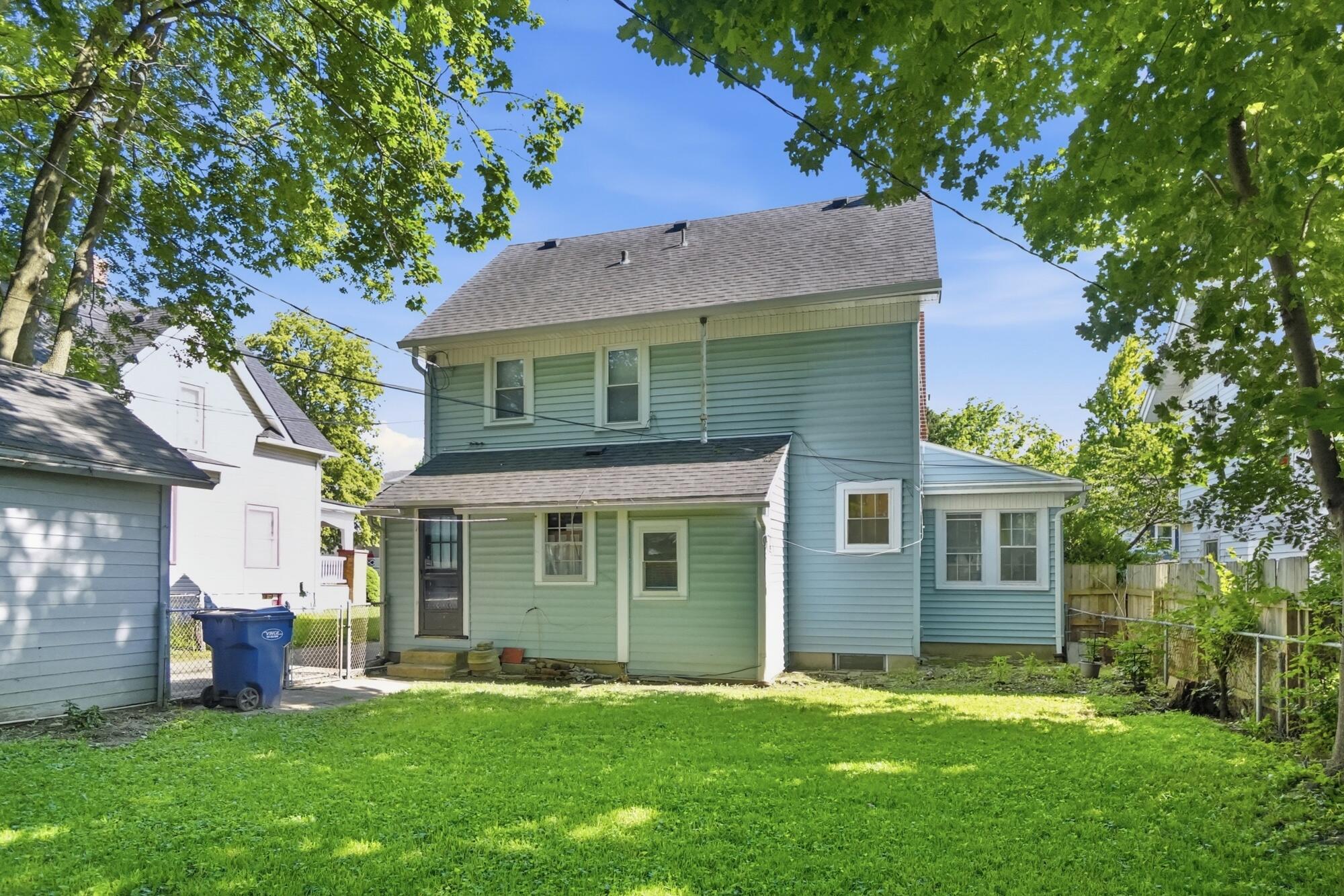 110 E First Street Property Photo 39