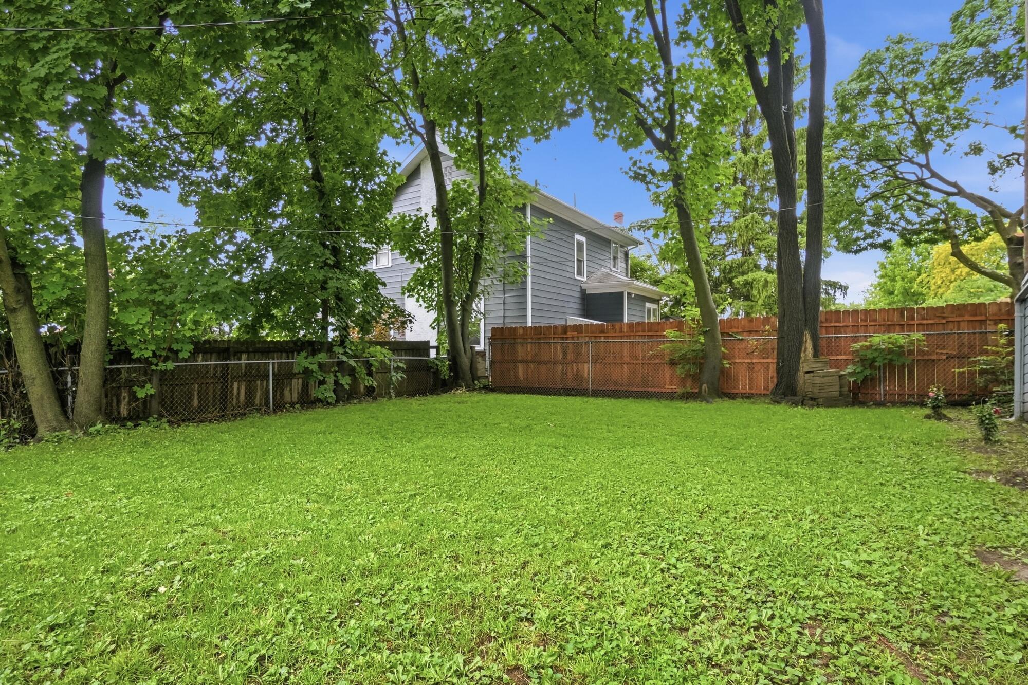 110 E First Street Property Photo 40