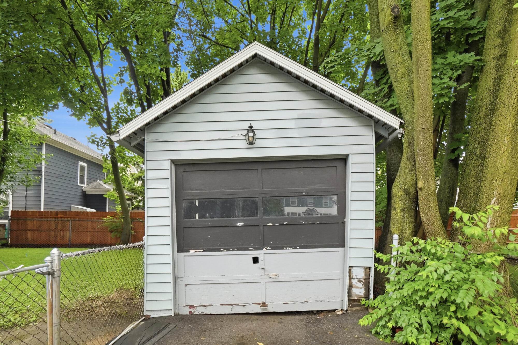 110 E First Street Property Photo 42