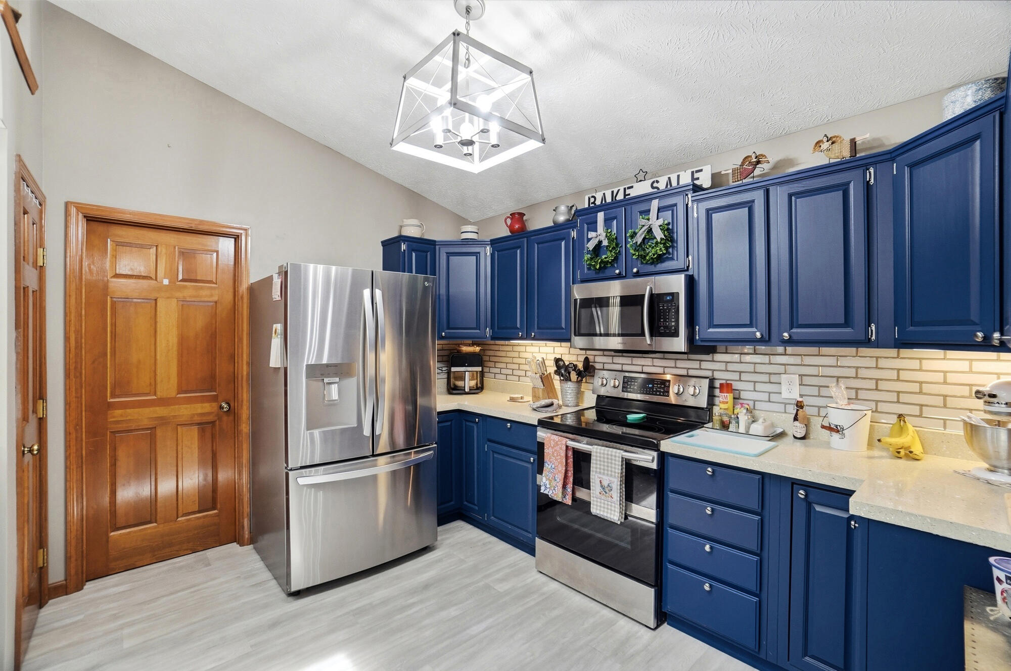 1912 Wedgewood Circle Property Photo 8