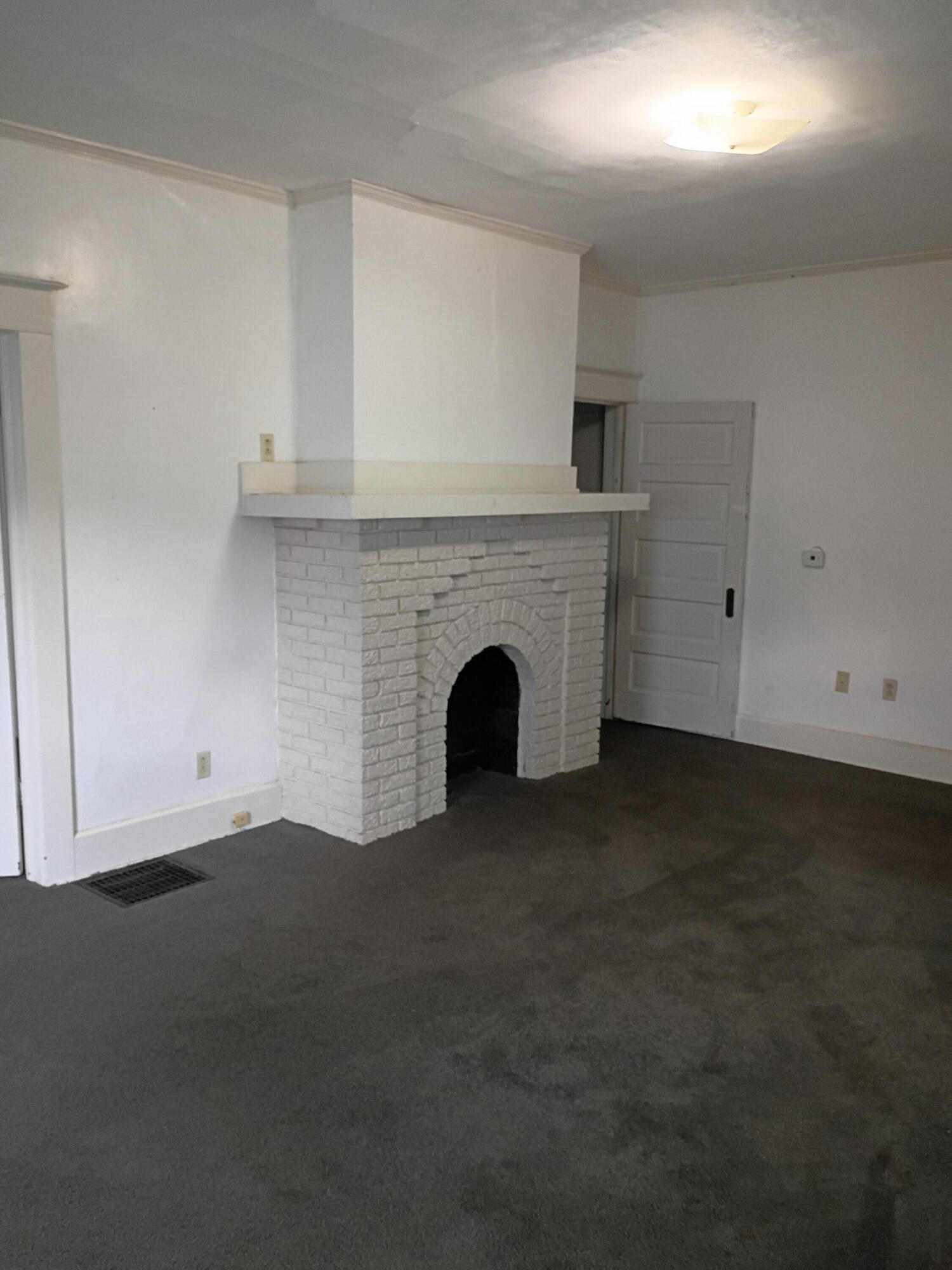 306-308 E Northern Avenue Property Photo 4