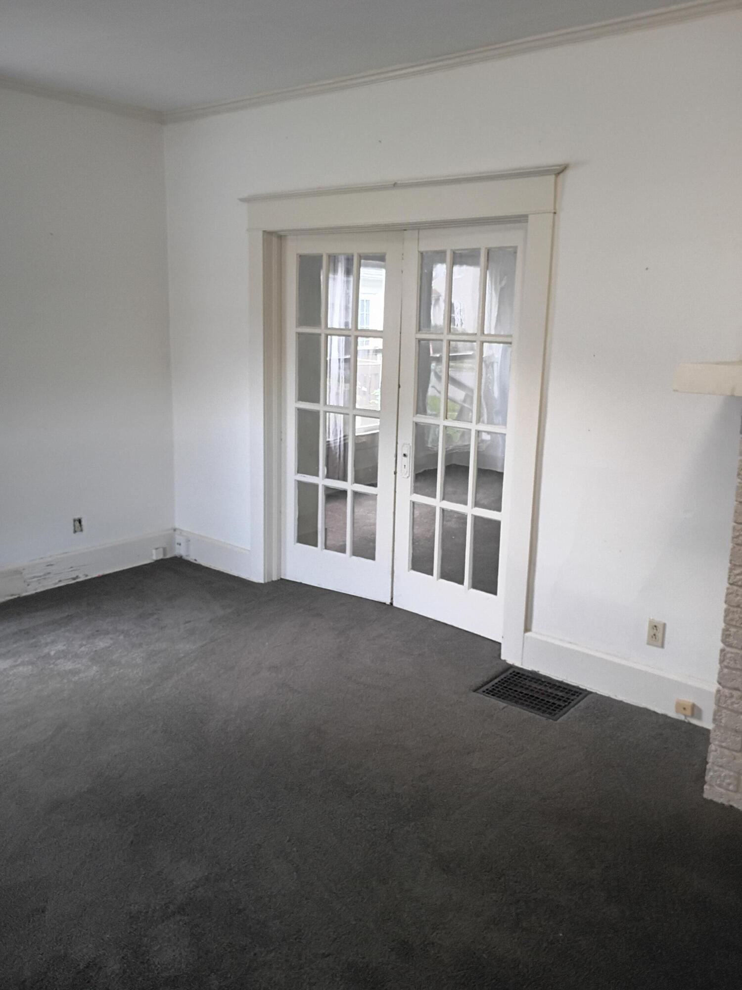 306-308 E Northern Avenue Property Photo 5