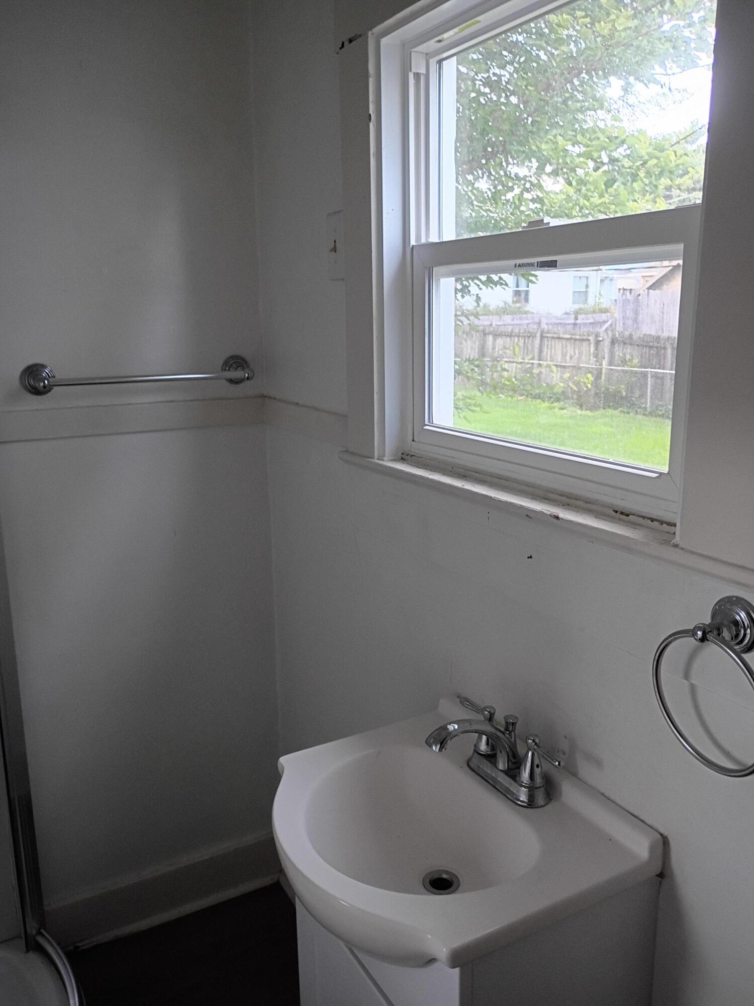 306-308 E Northern Avenue Property Photo 11