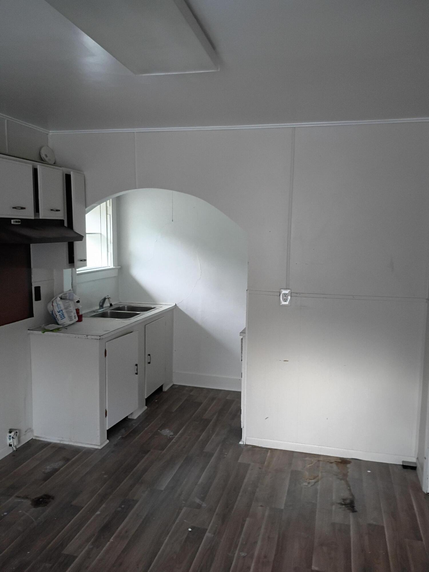 306-308 E Northern Avenue Property Photo 18