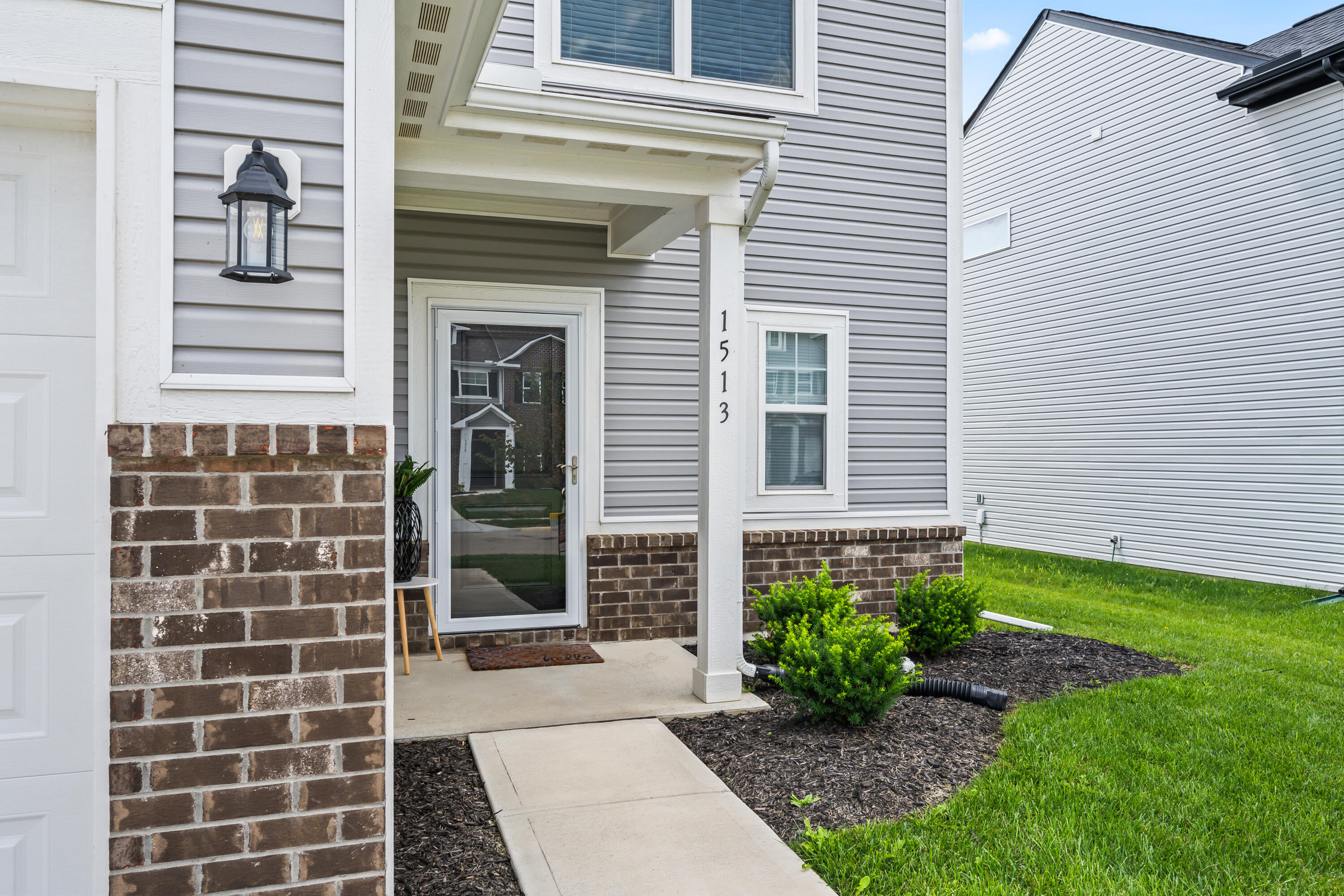 1513 Arrowhead Drive Property Photo 4