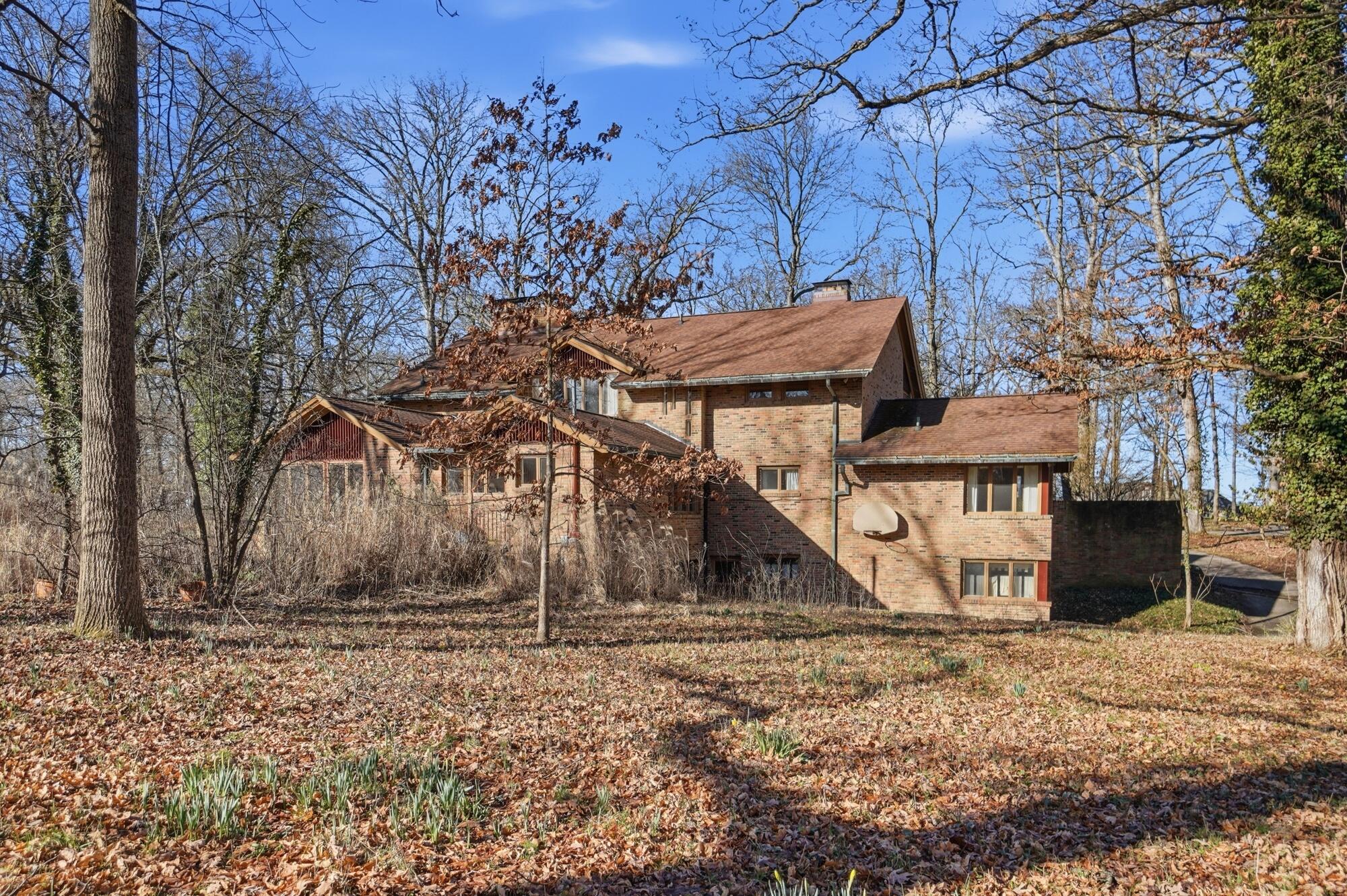 2438 Signal Hill Road Property Photo 2