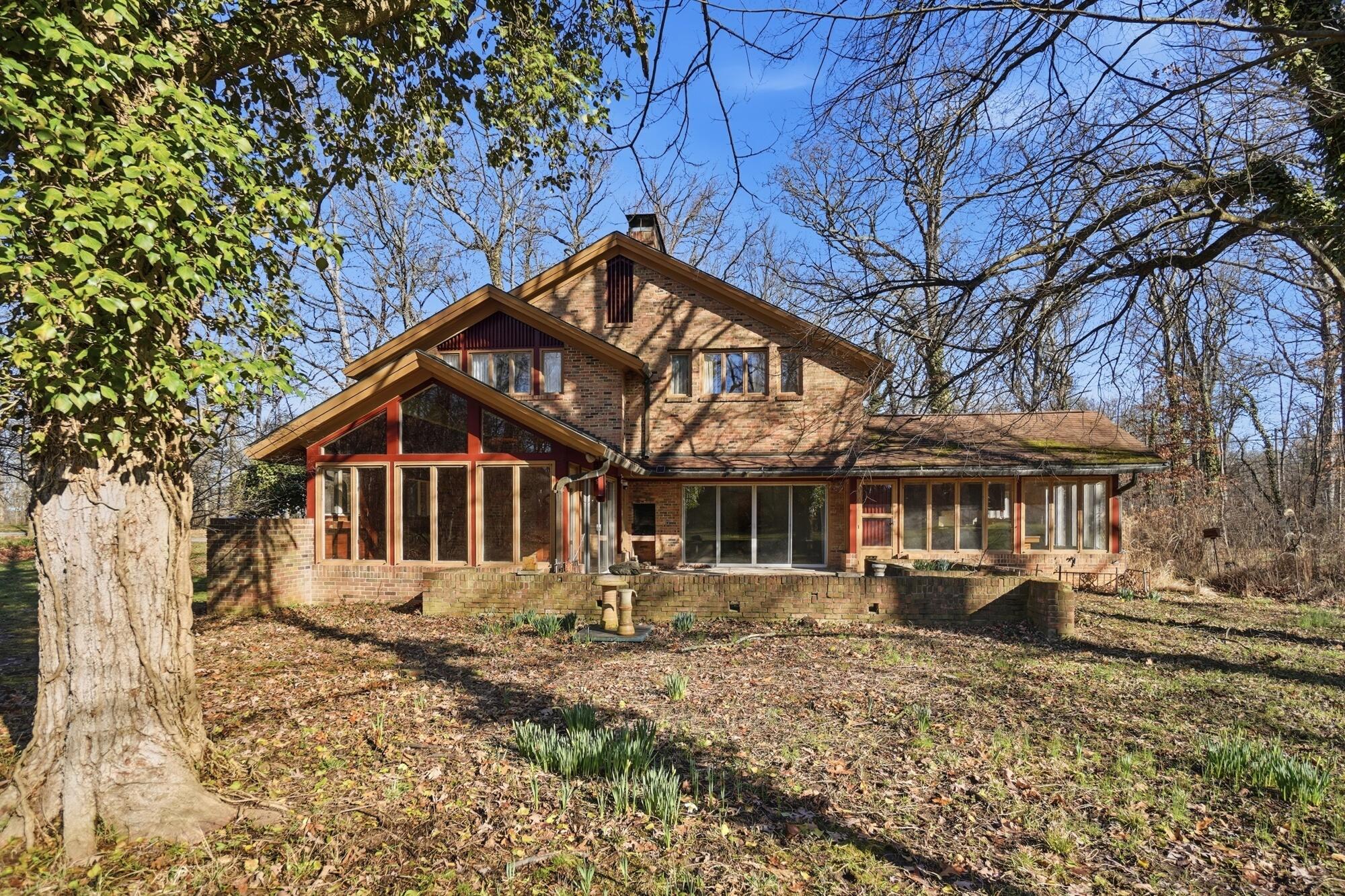 2438 Signal Hill Road Property Photo 3