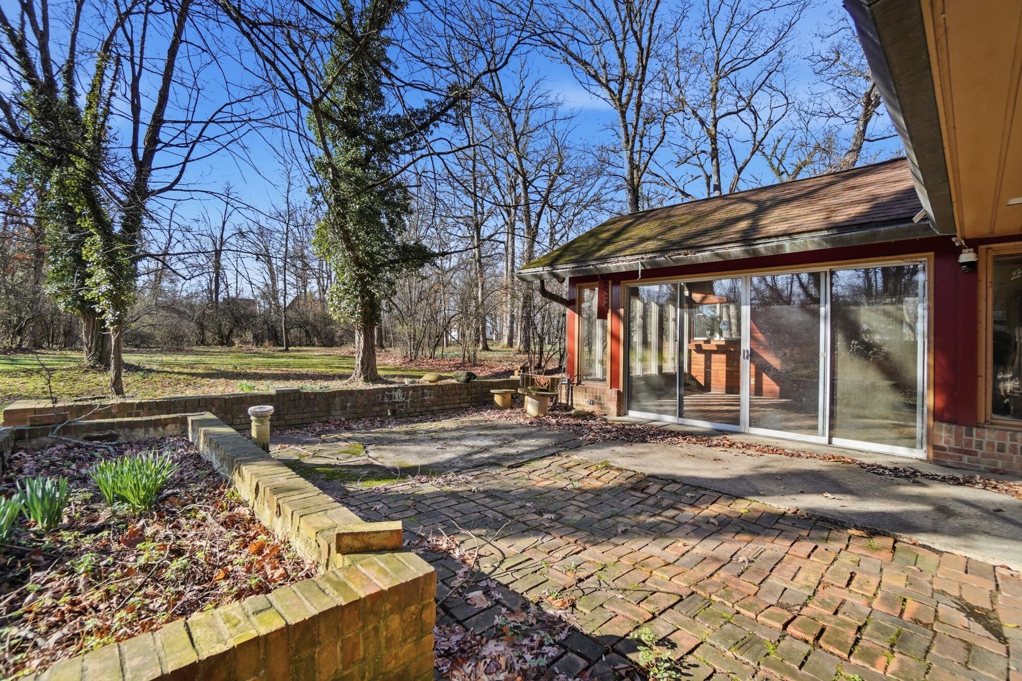 2438 Signal Hill Road Property Photo 4