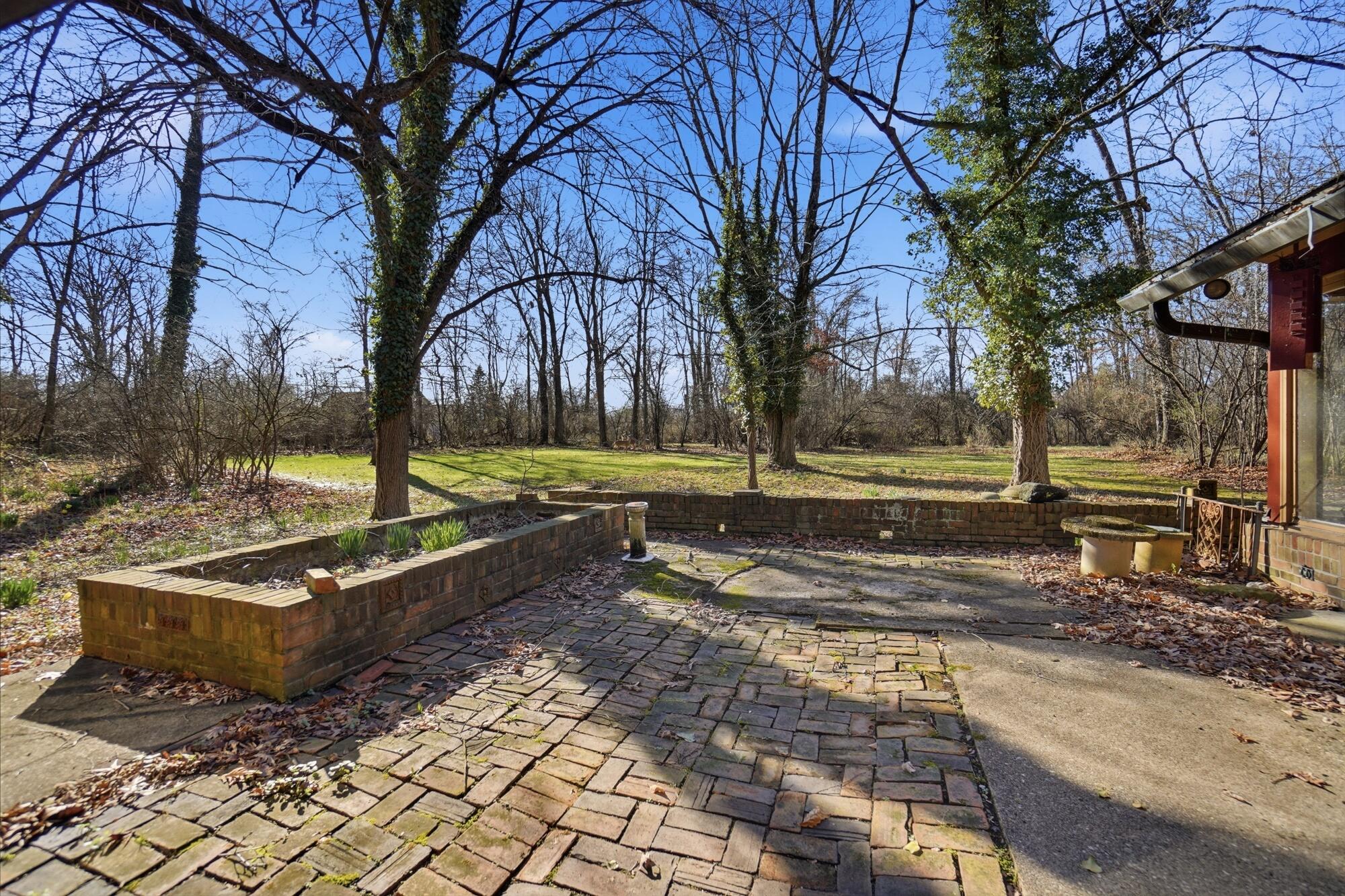 2438 Signal Hill Road Property Photo 5