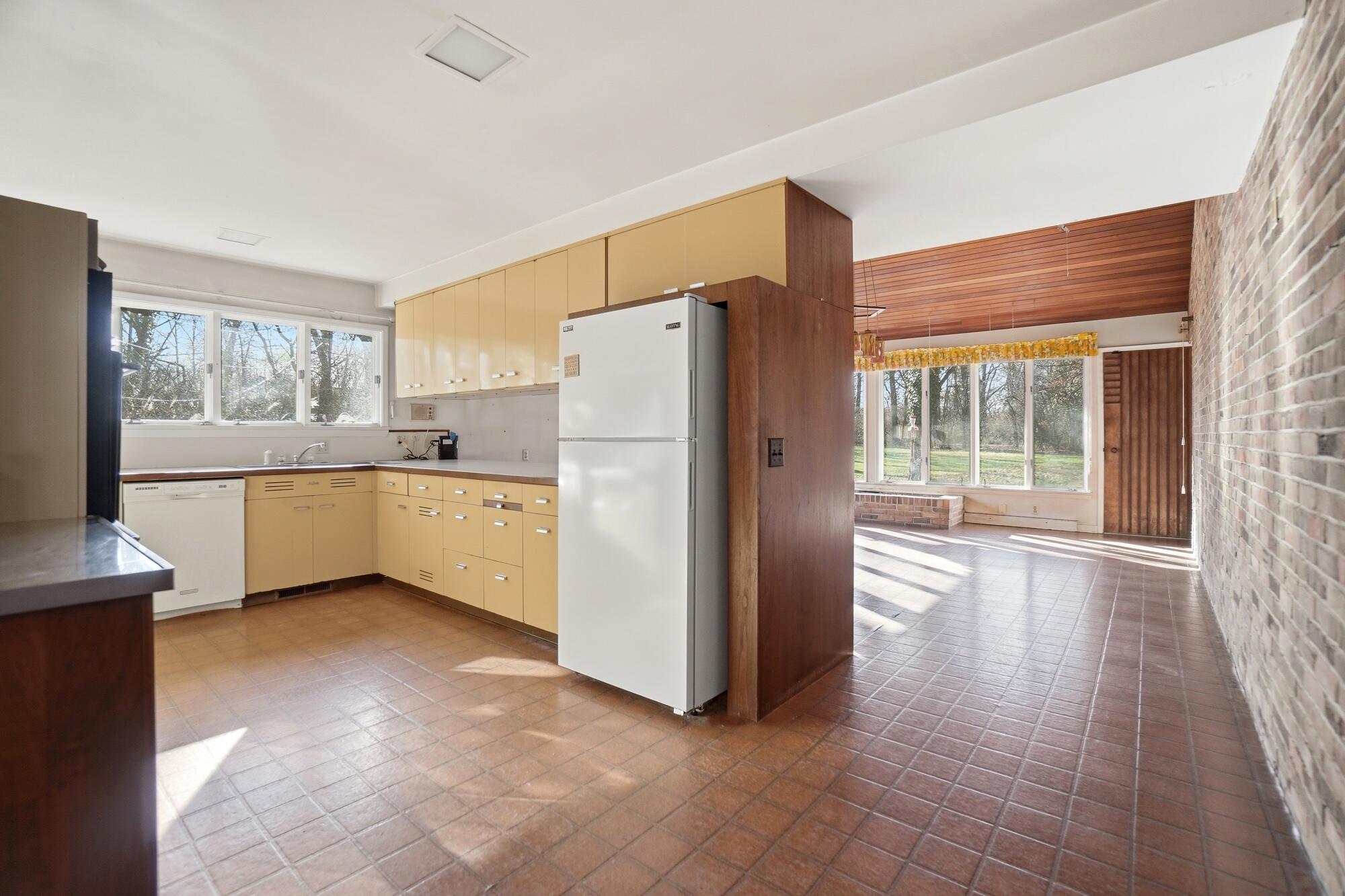 2438 Signal Hill Road Property Photo 8