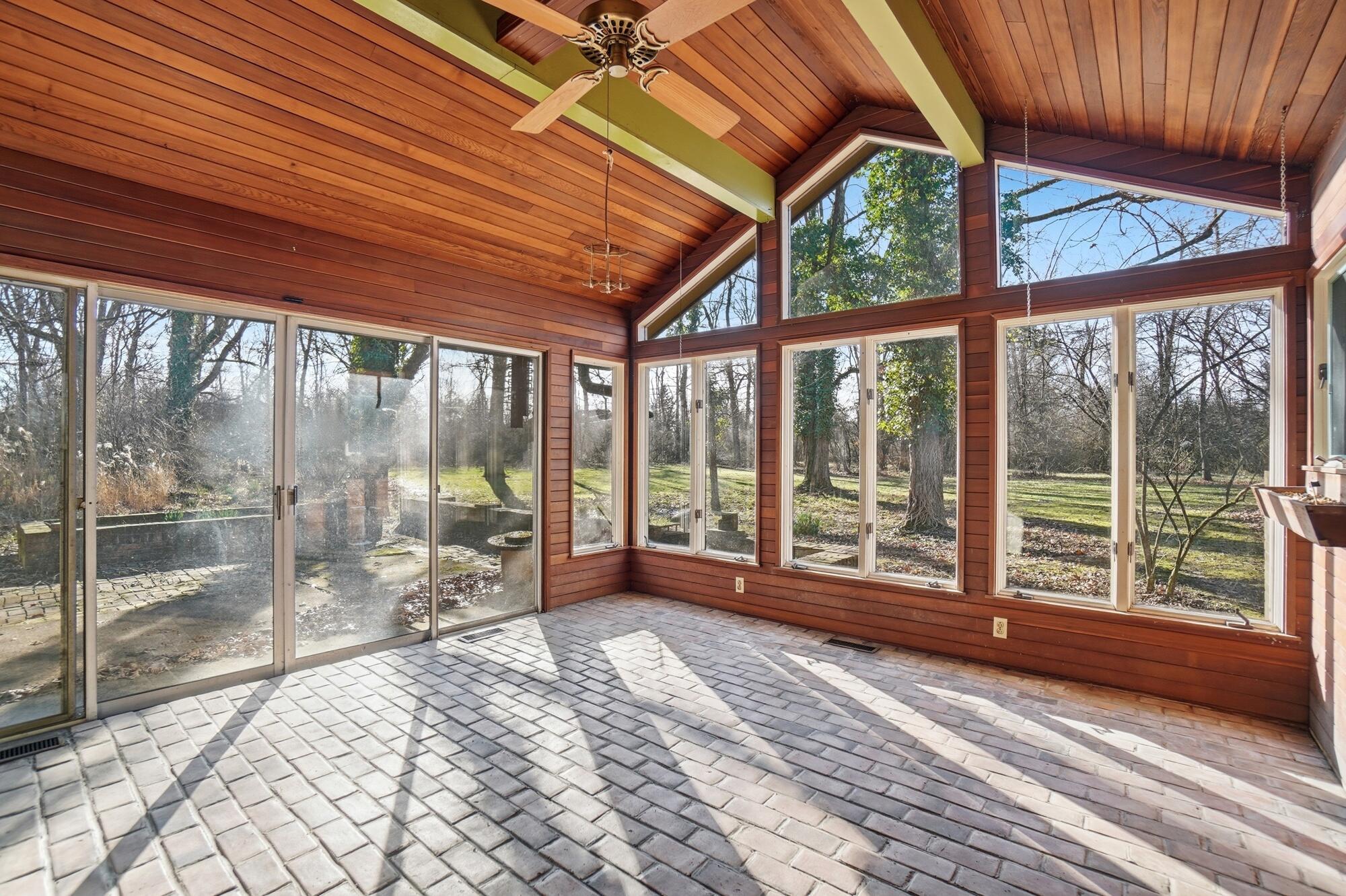 2438 Signal Hill Road Property Photo 10