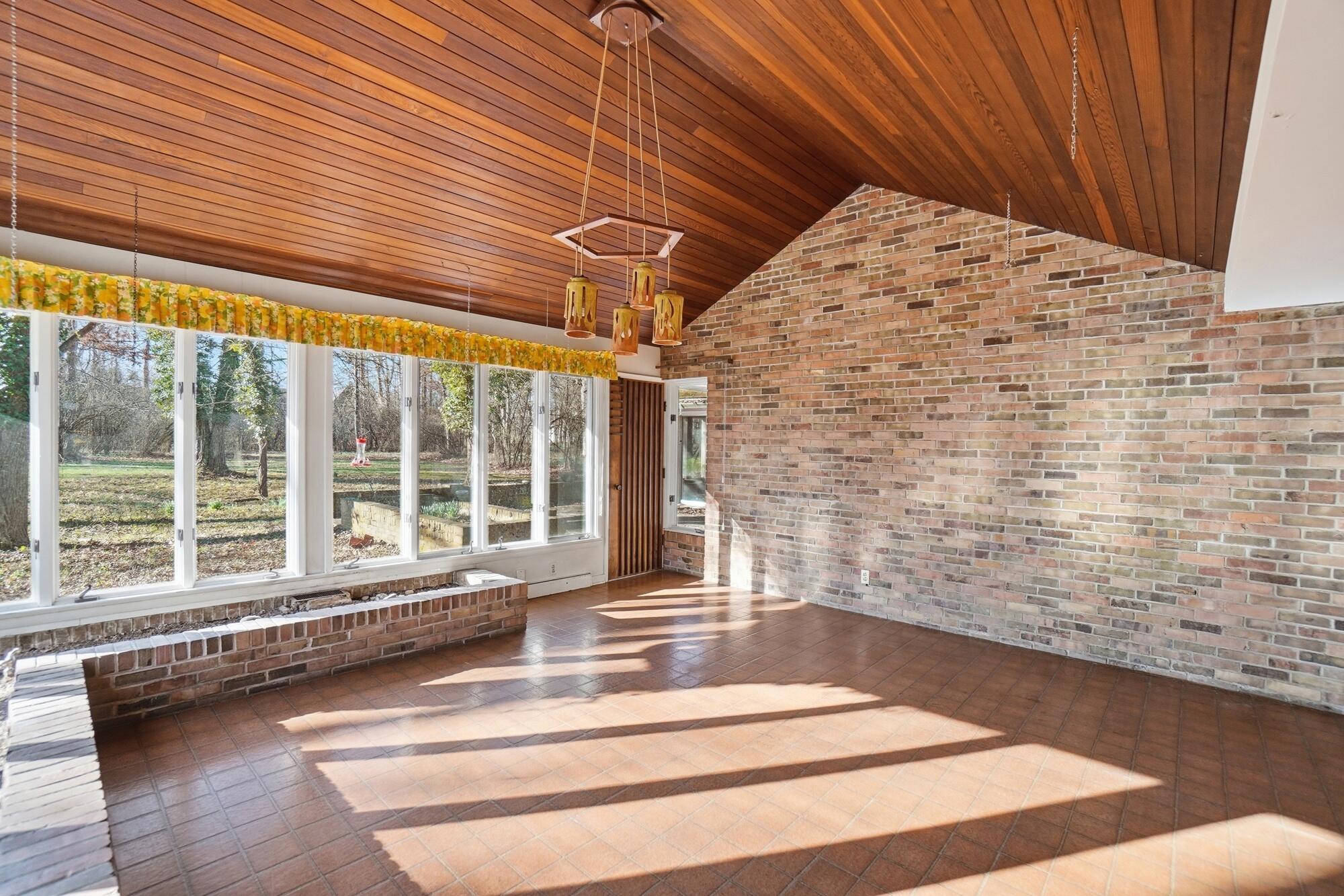 2438 Signal Hill Road Property Photo 17