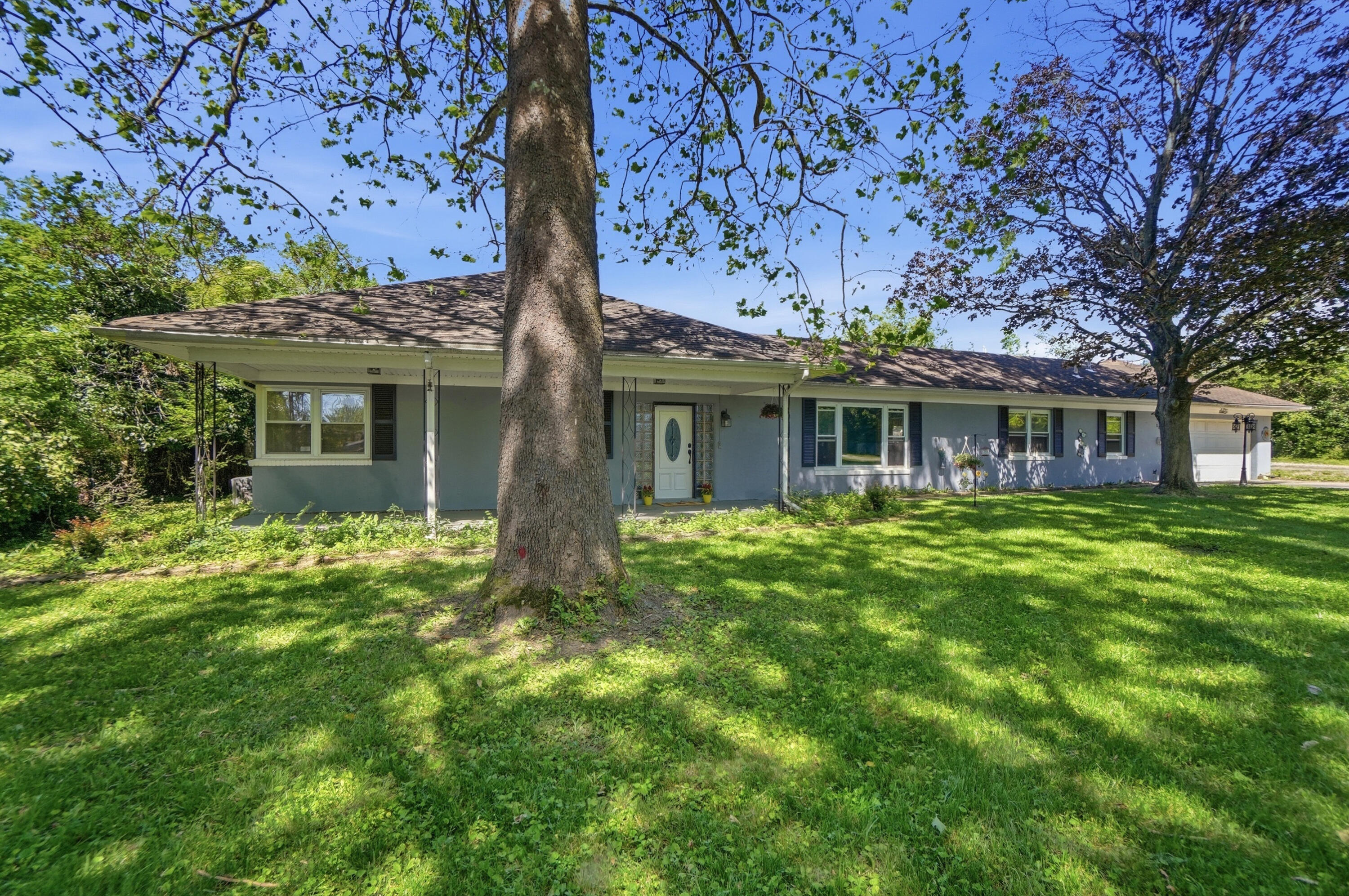 2553 Derr Road Property Photo 4
