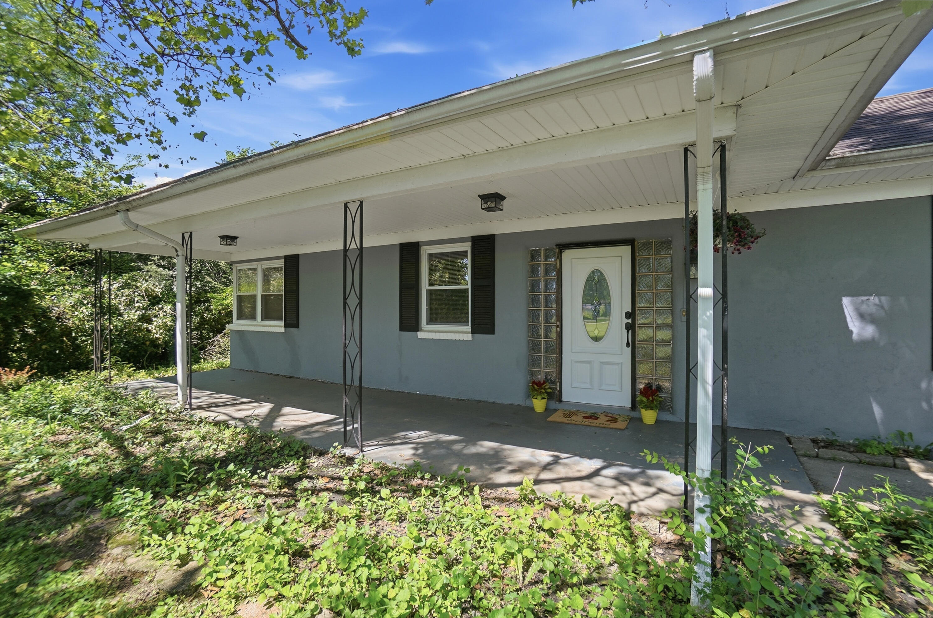 2553 Derr Road Property Photo 5
