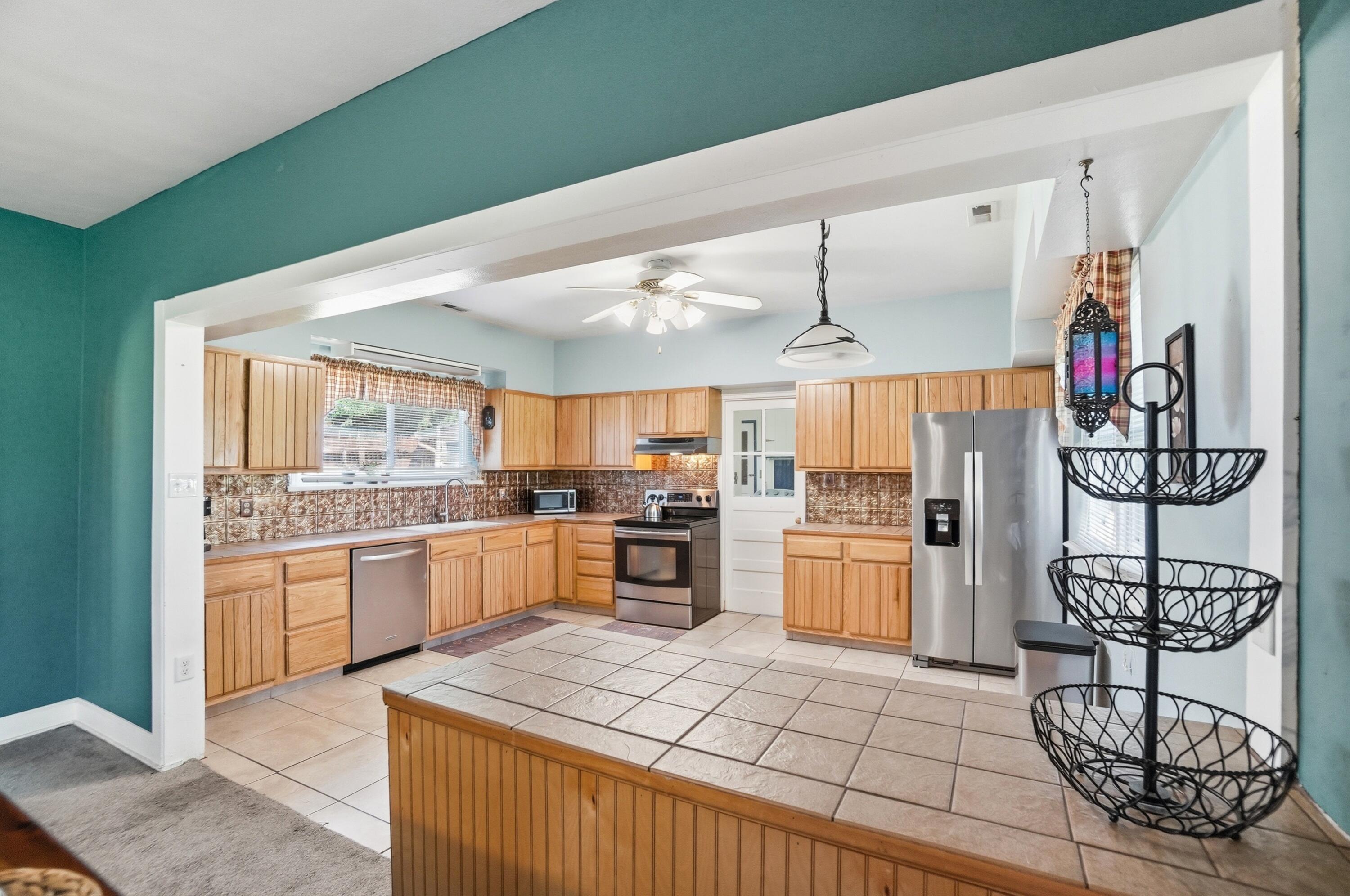 2553 Derr Road Property Photo 11
