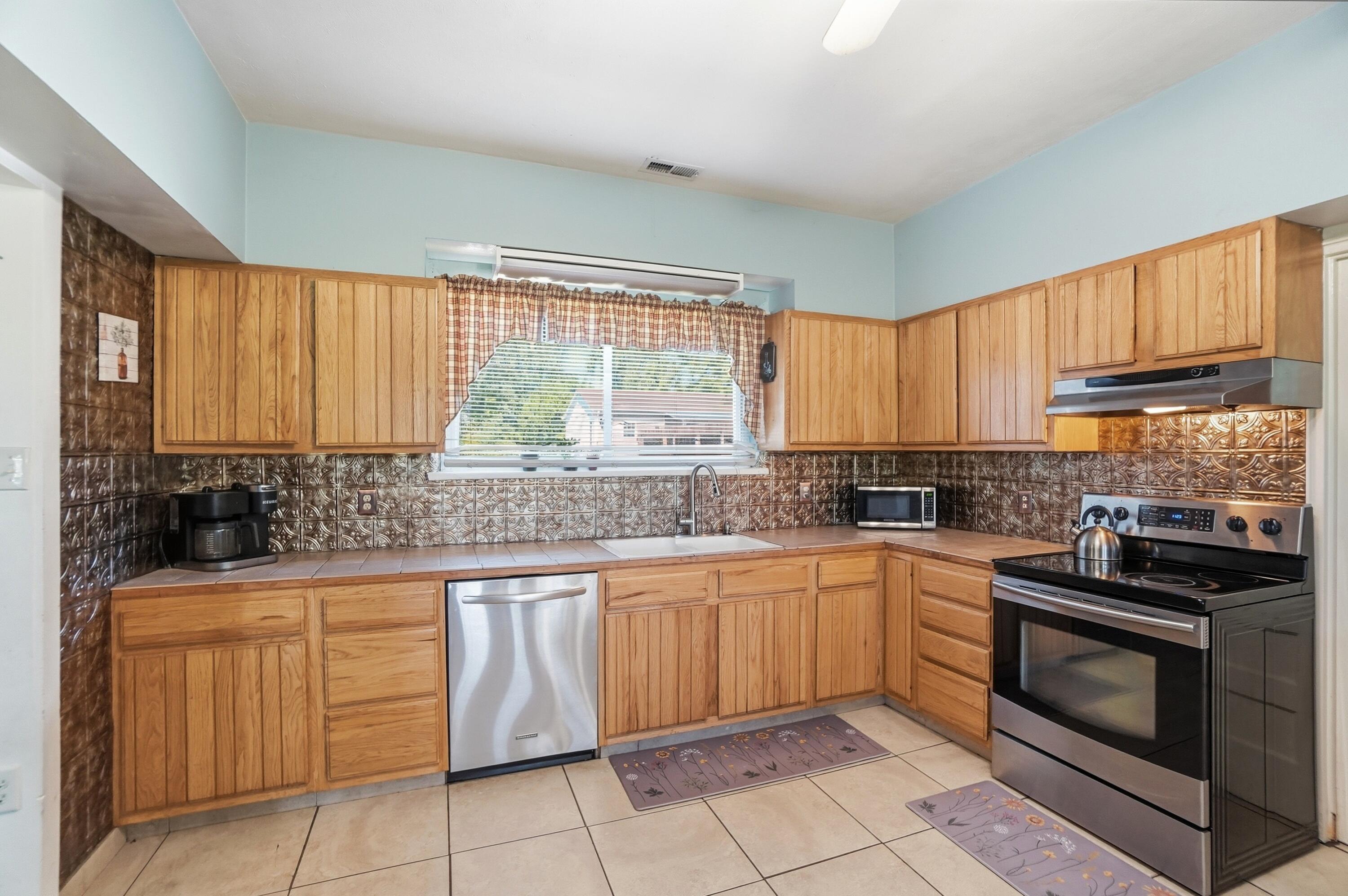 2553 Derr Road Property Photo 12
