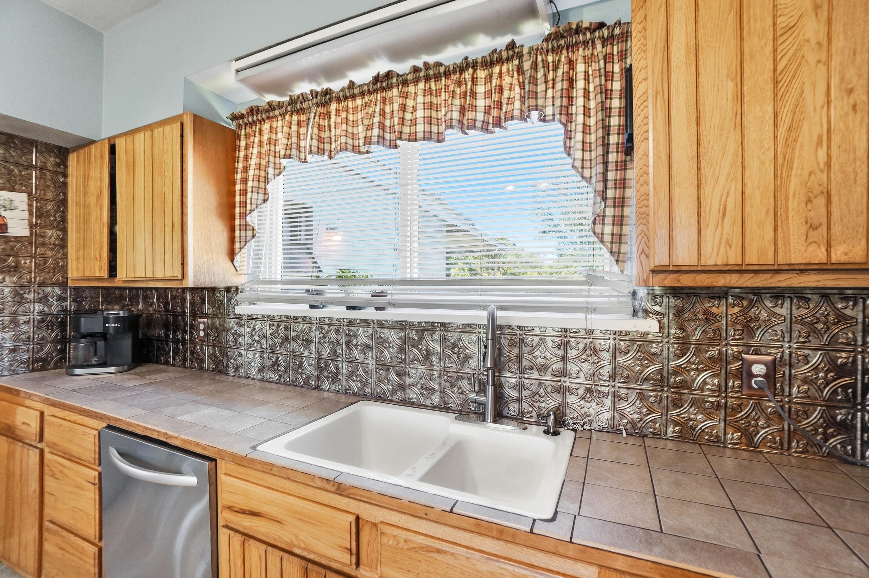 2553 Derr Road Property Photo 15