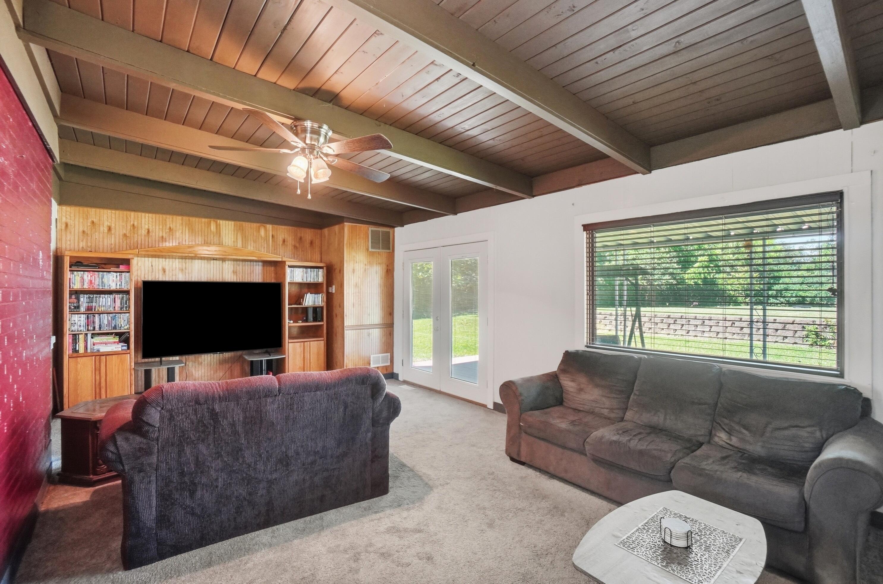 2553 Derr Road Property Photo 16