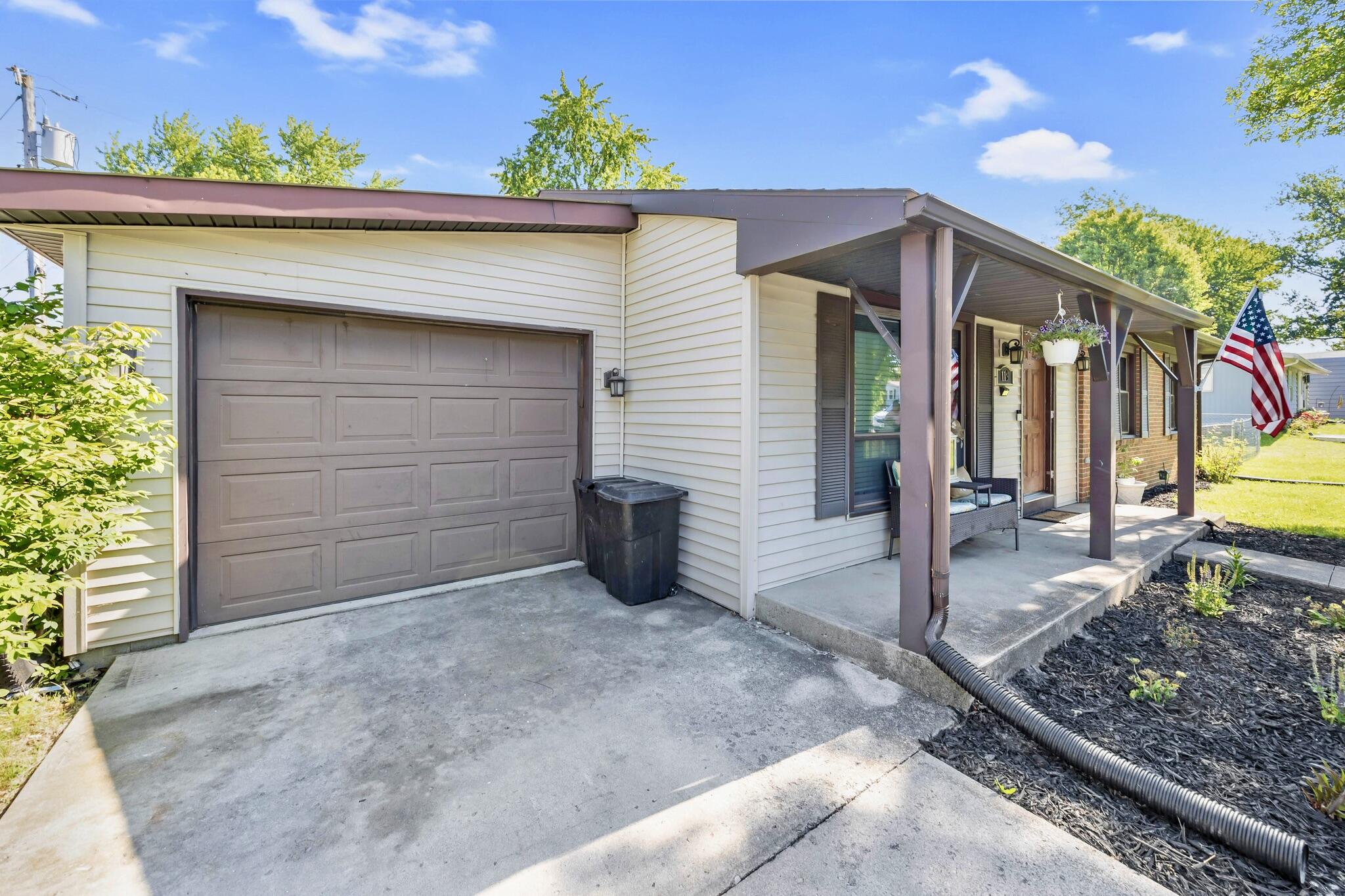 119 E Elliot Road Property Photo 3