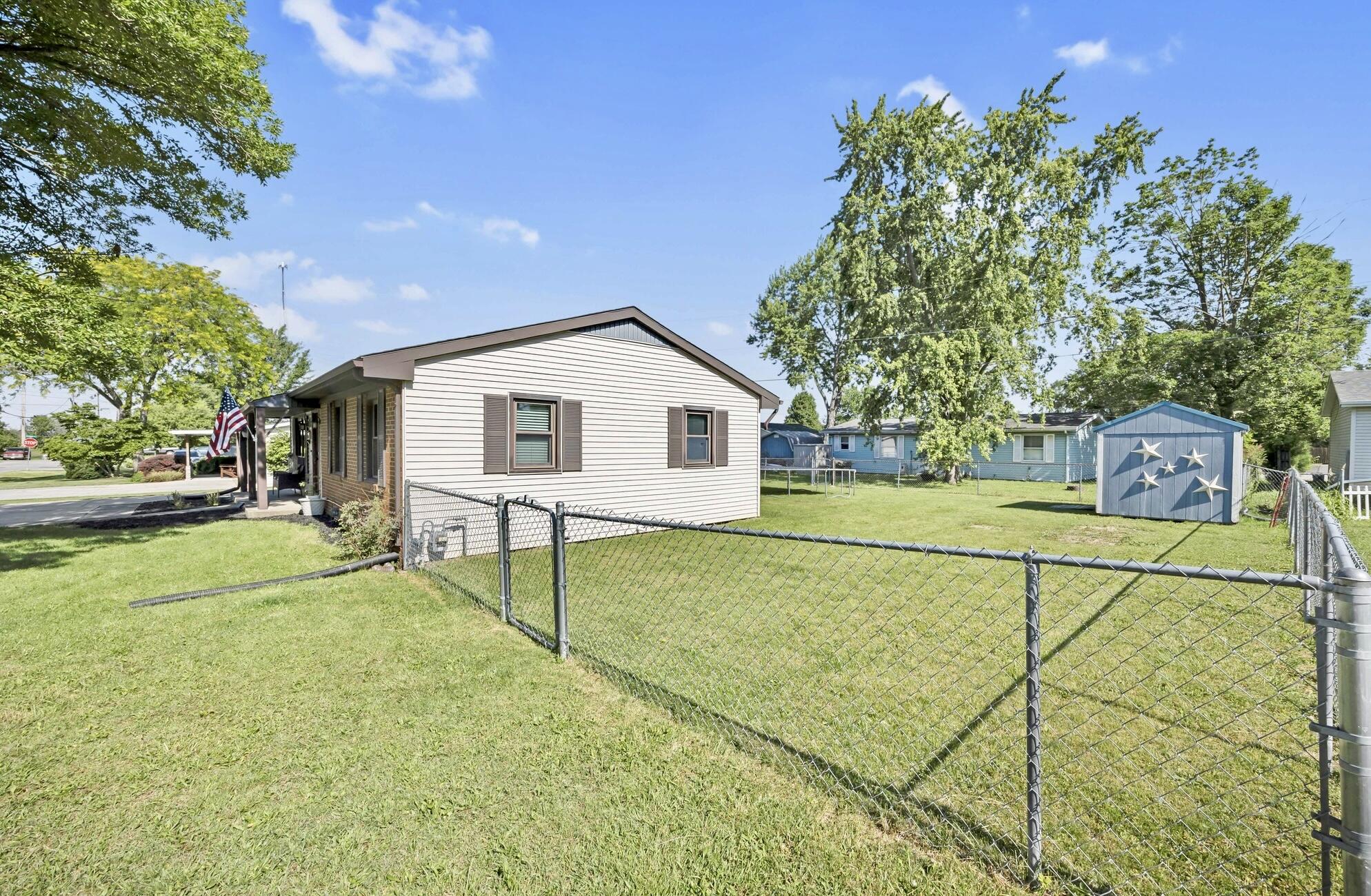 119 E Elliot Road Property Photo 4