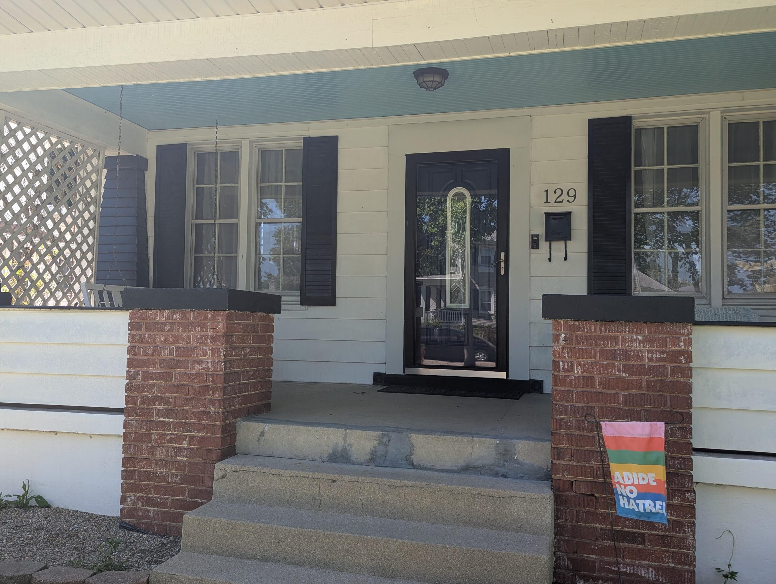 129 Hampton Place Property Photo 2