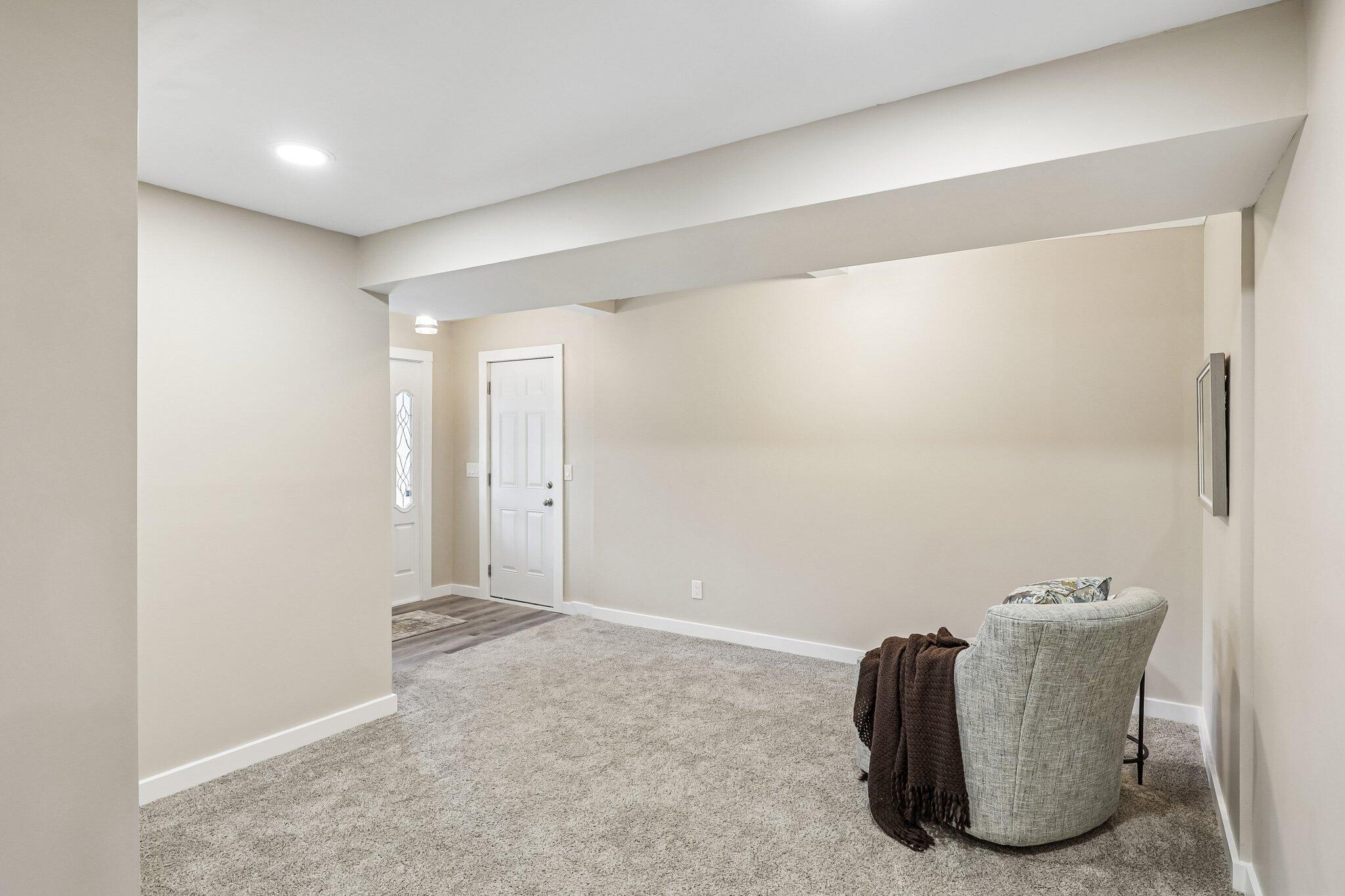 796 Grove Avenue Property Photo 5