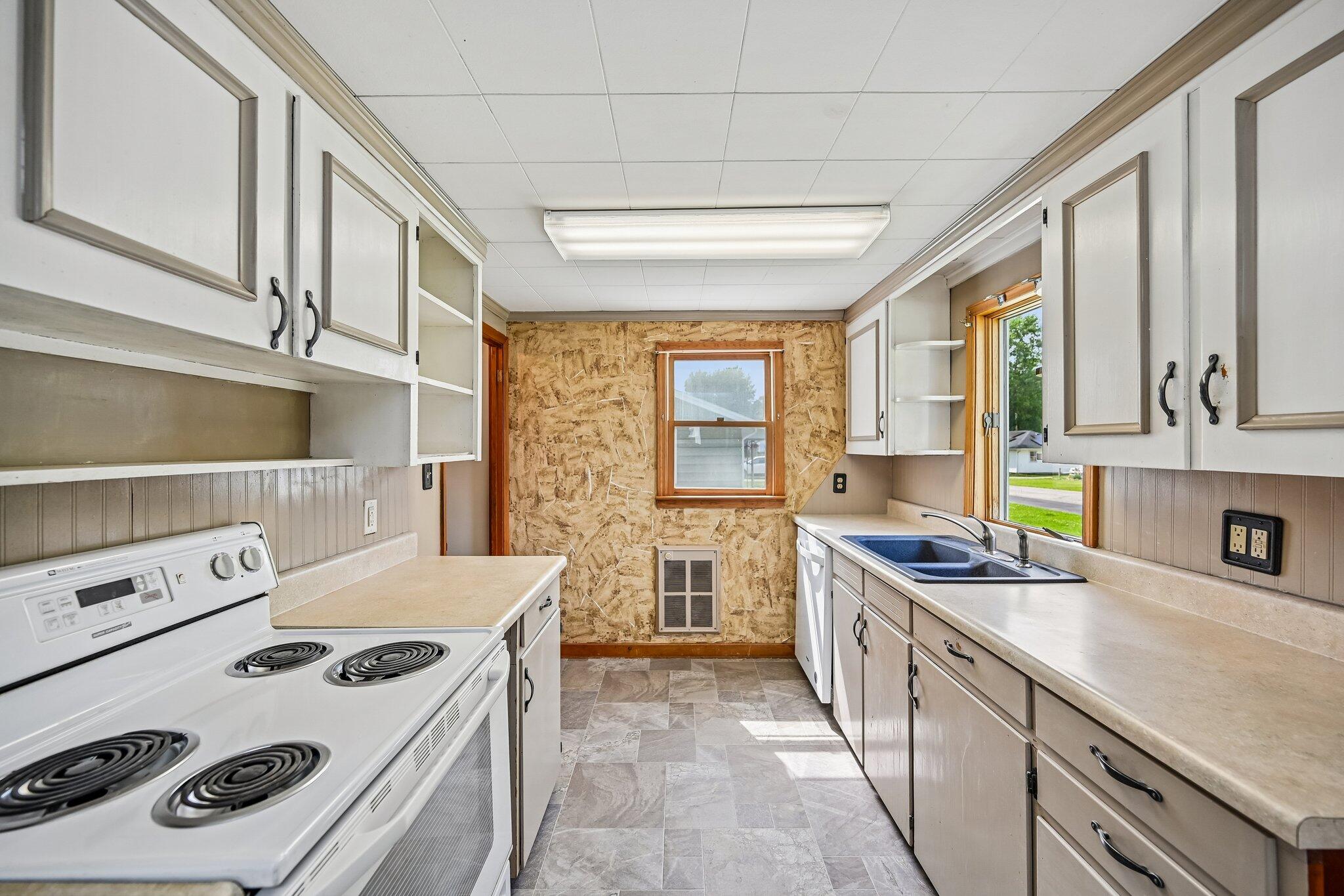 237 Leonard Street Property Photo 13