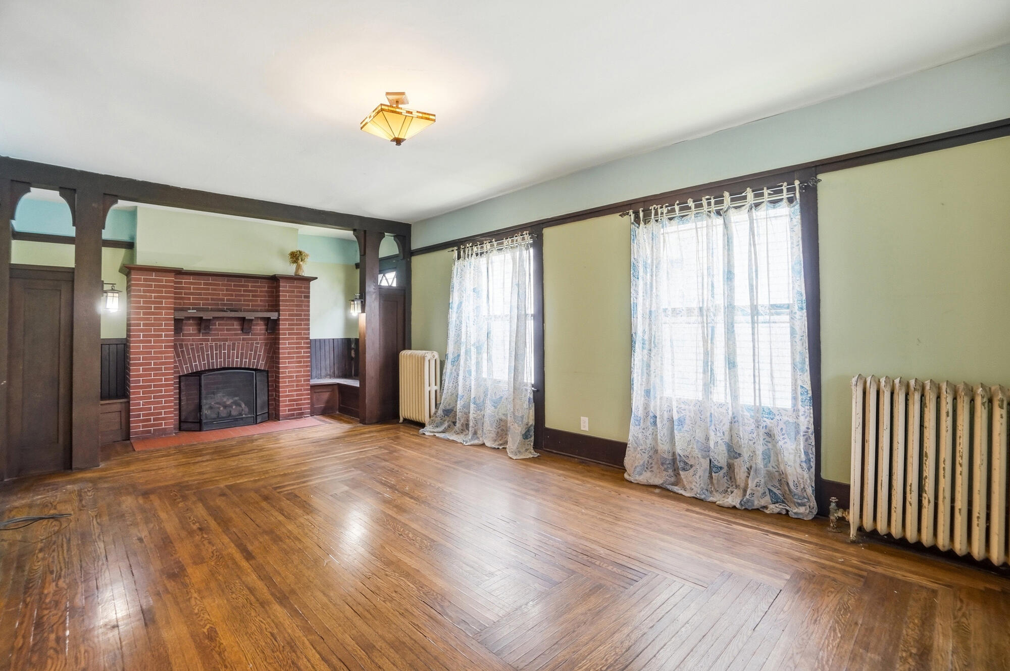 310 E Madison Avenue Property Photo 9