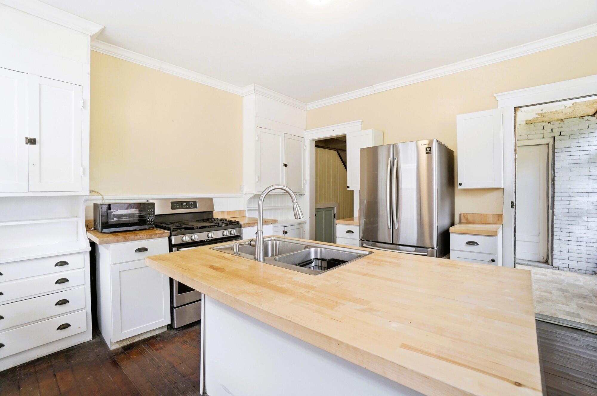 310 E Madison Avenue Property Photo 32