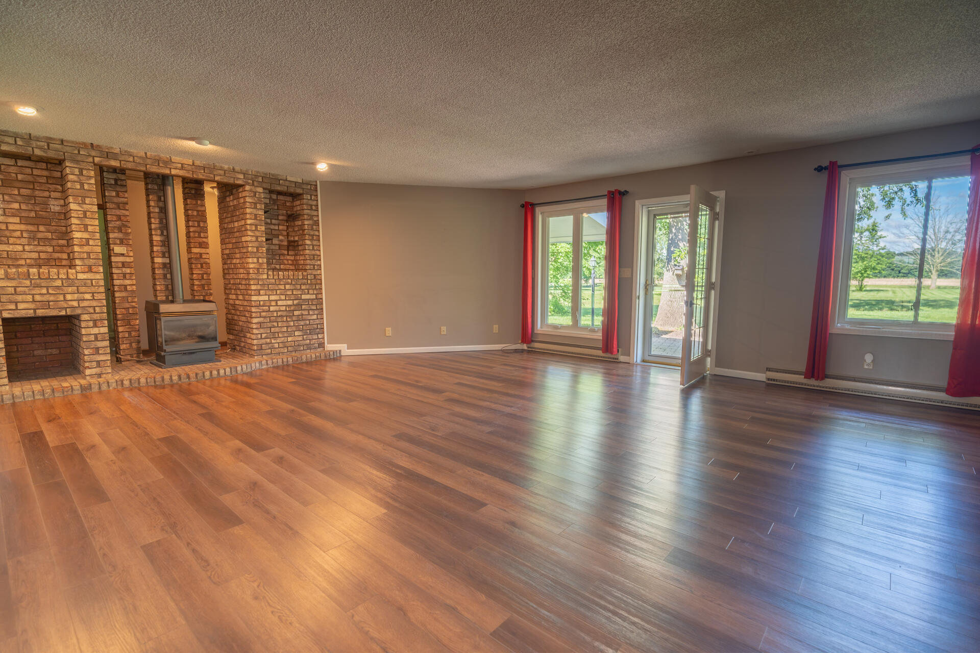 13952 Lochard Road Property Photo 10