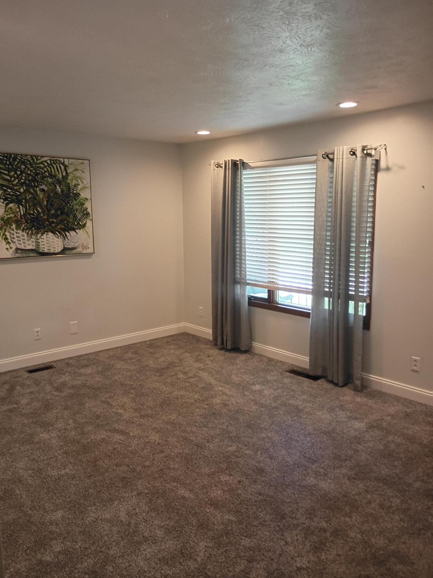 541 Argonne Avenue .. Property Photo 16
