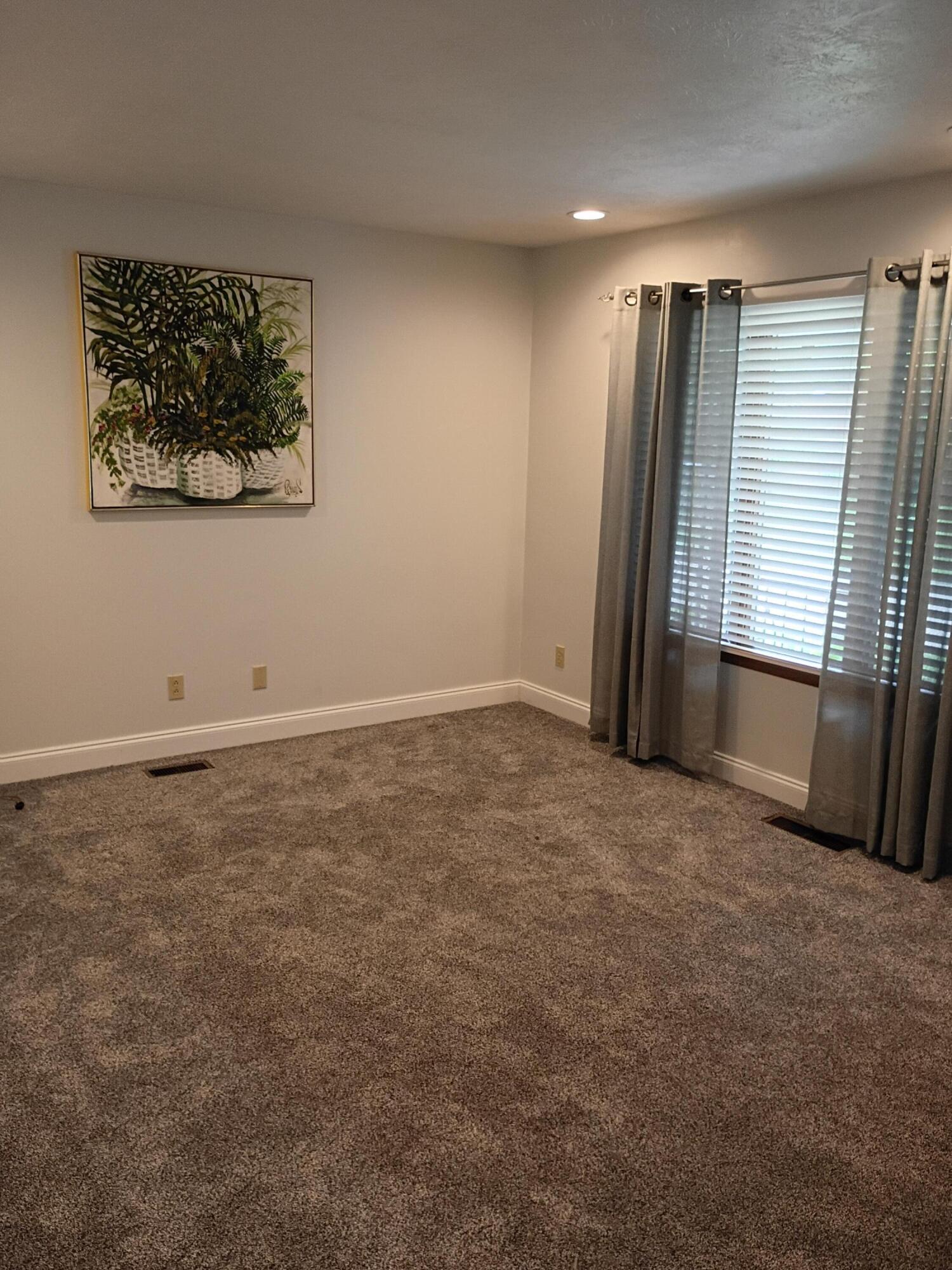 541 Argonne Avenue .. Property Photo 17
