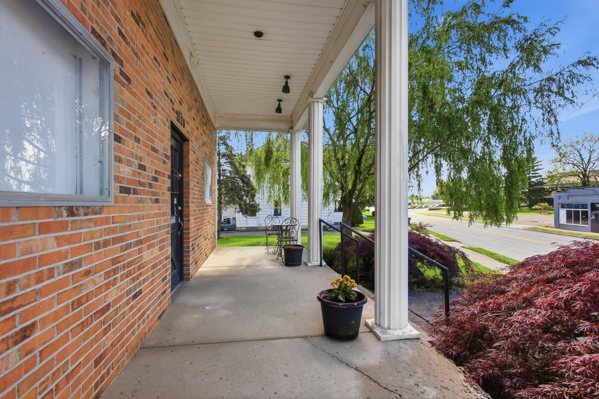 2520 E High Street Property Photo 4