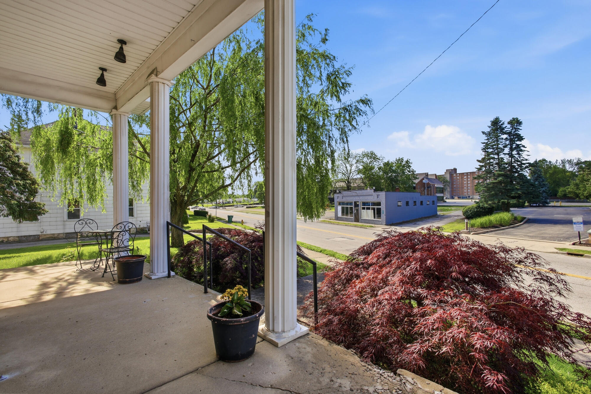 2520 E High Street Property Photo 5
