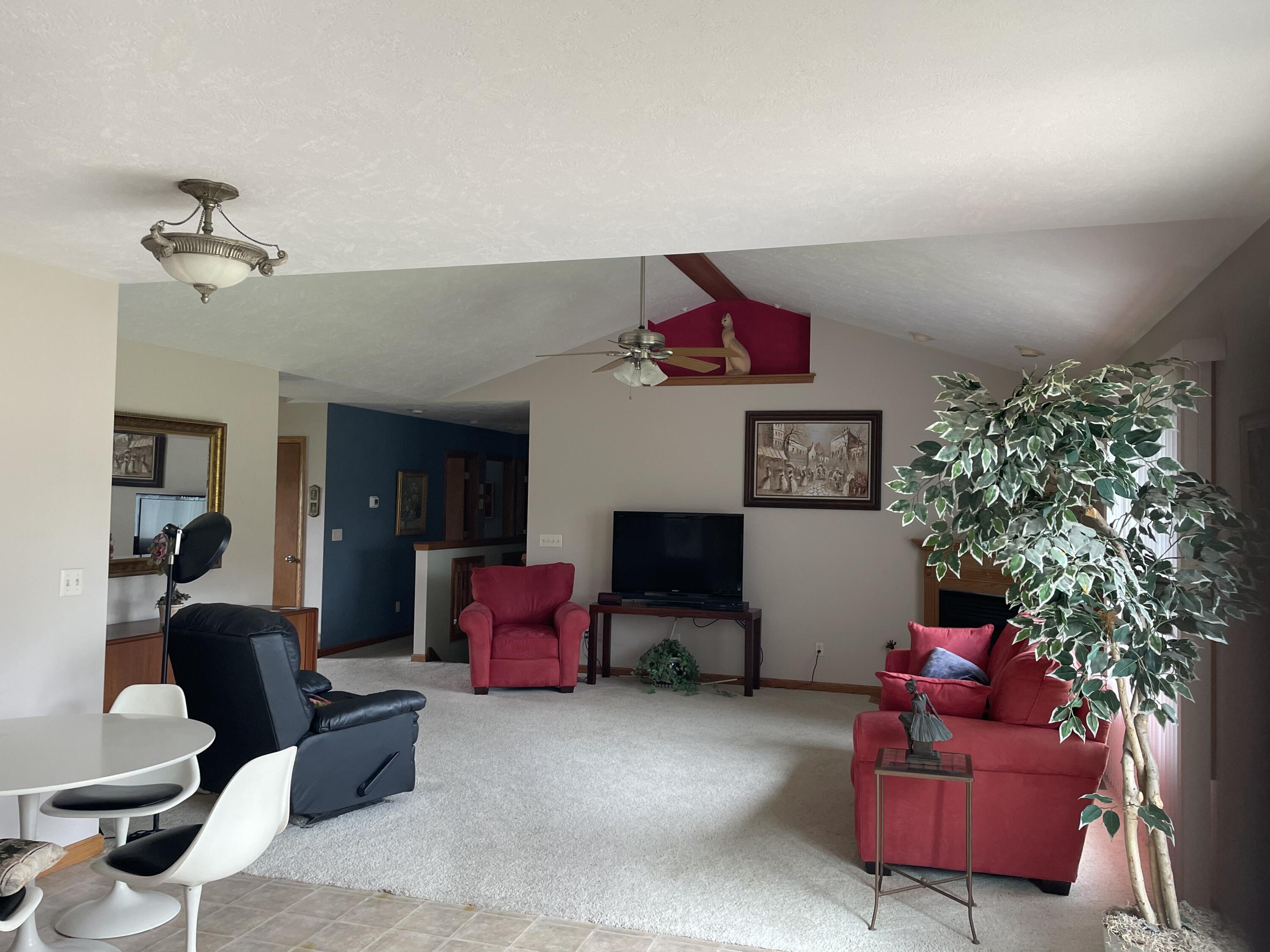1554 Westlake Drive Property Photo 3