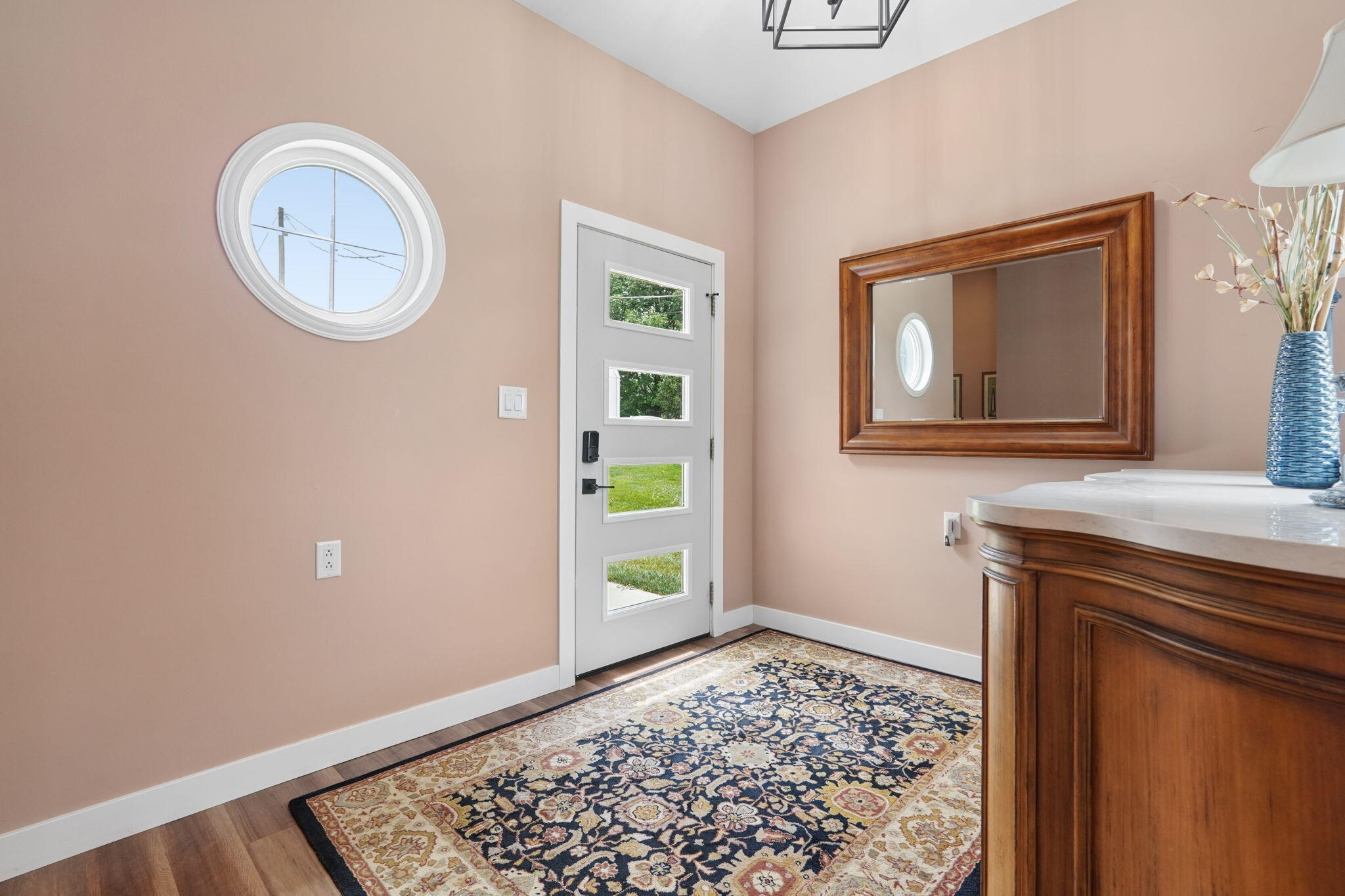 1300 E Choctaw Drive Property Photo 3