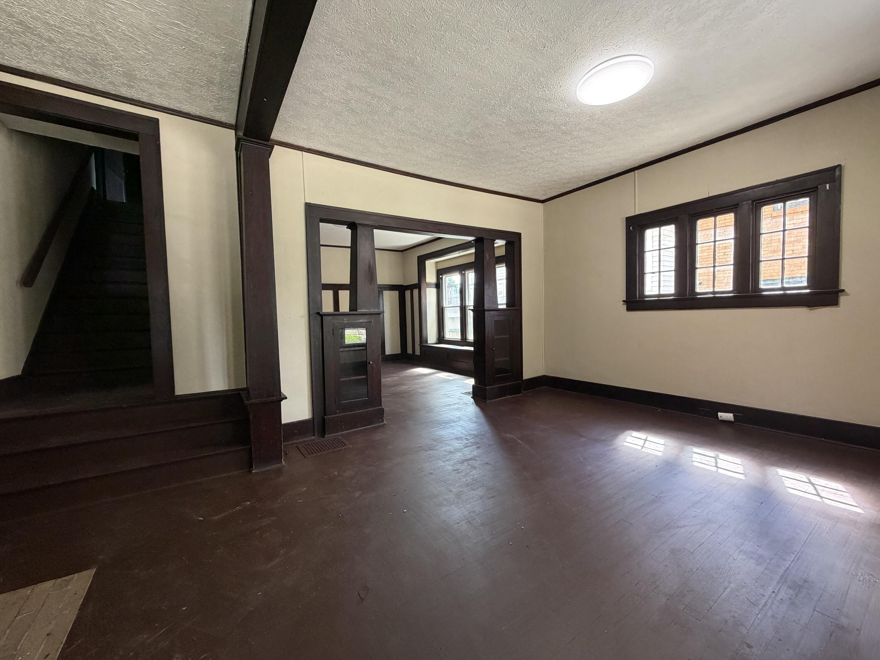 457-459 E Madison Avenue Property Photo 4