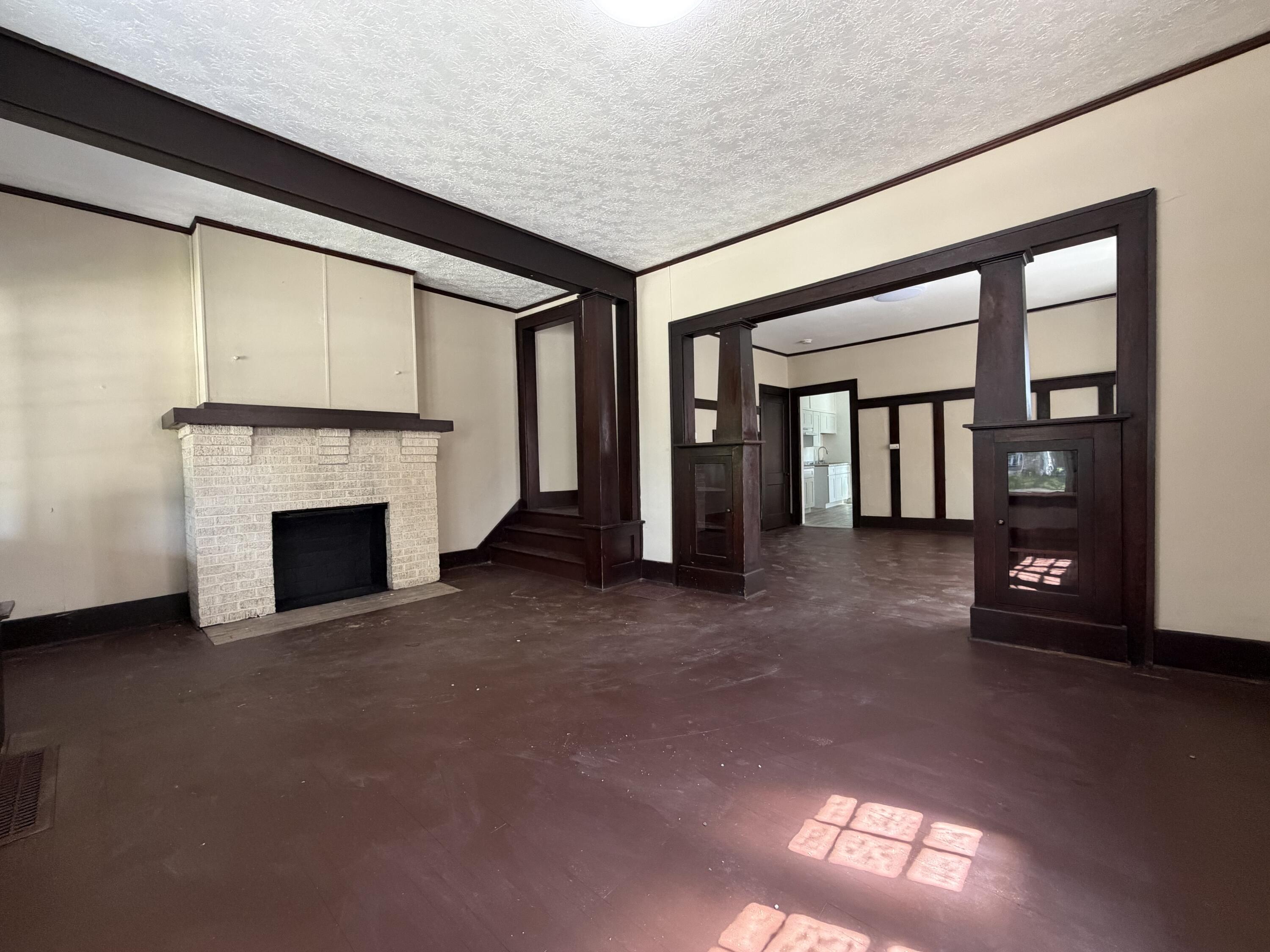 457-459 E Madison Avenue Property Photo 5