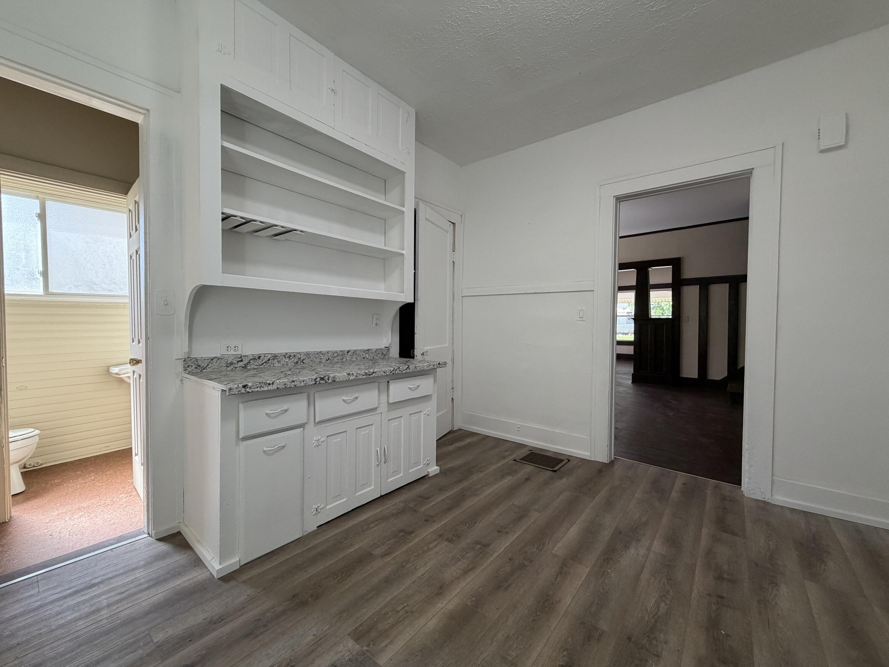 457-459 E Madison Avenue Property Photo 10