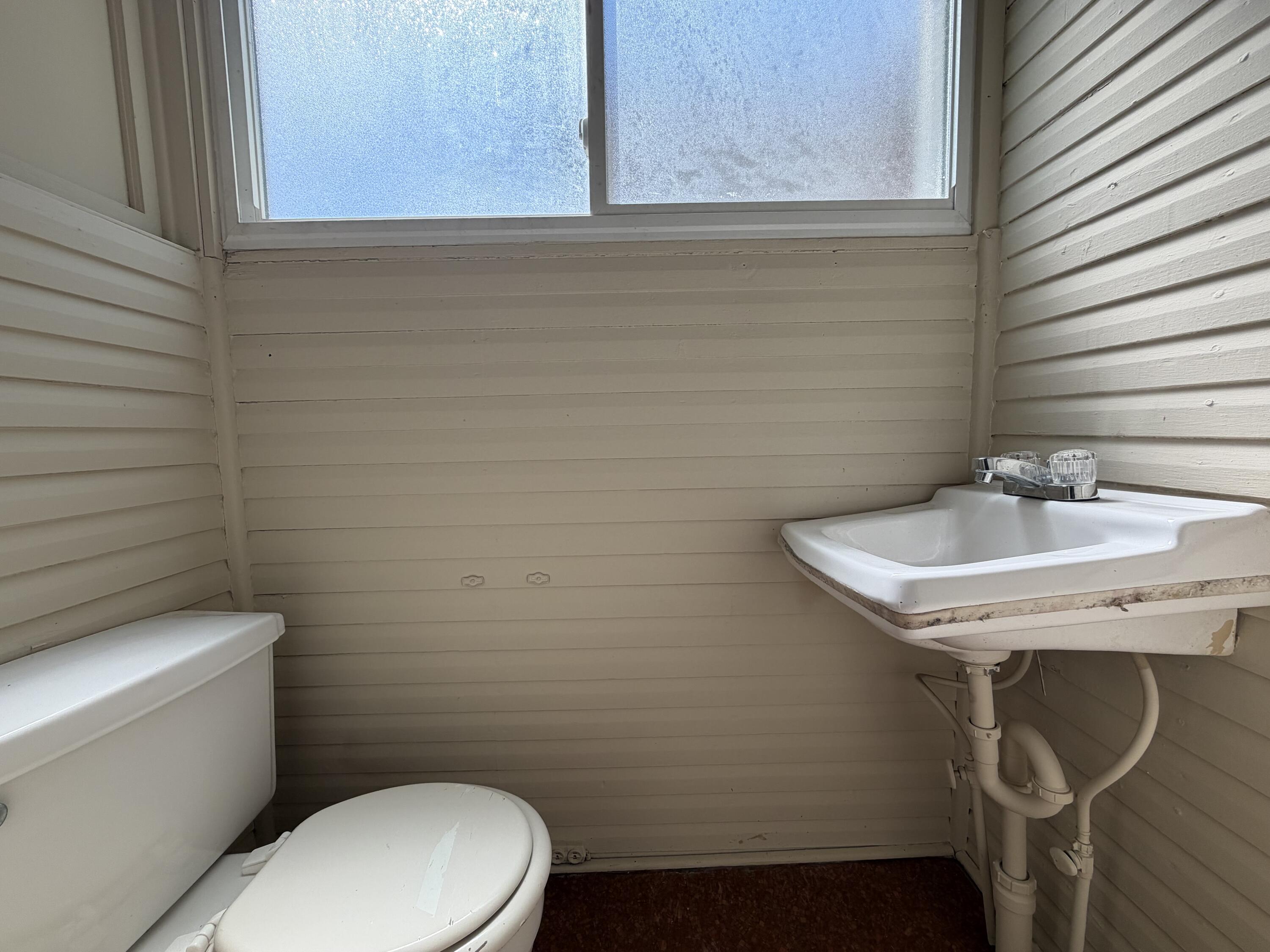 457-459 E Madison Avenue Property Photo 11