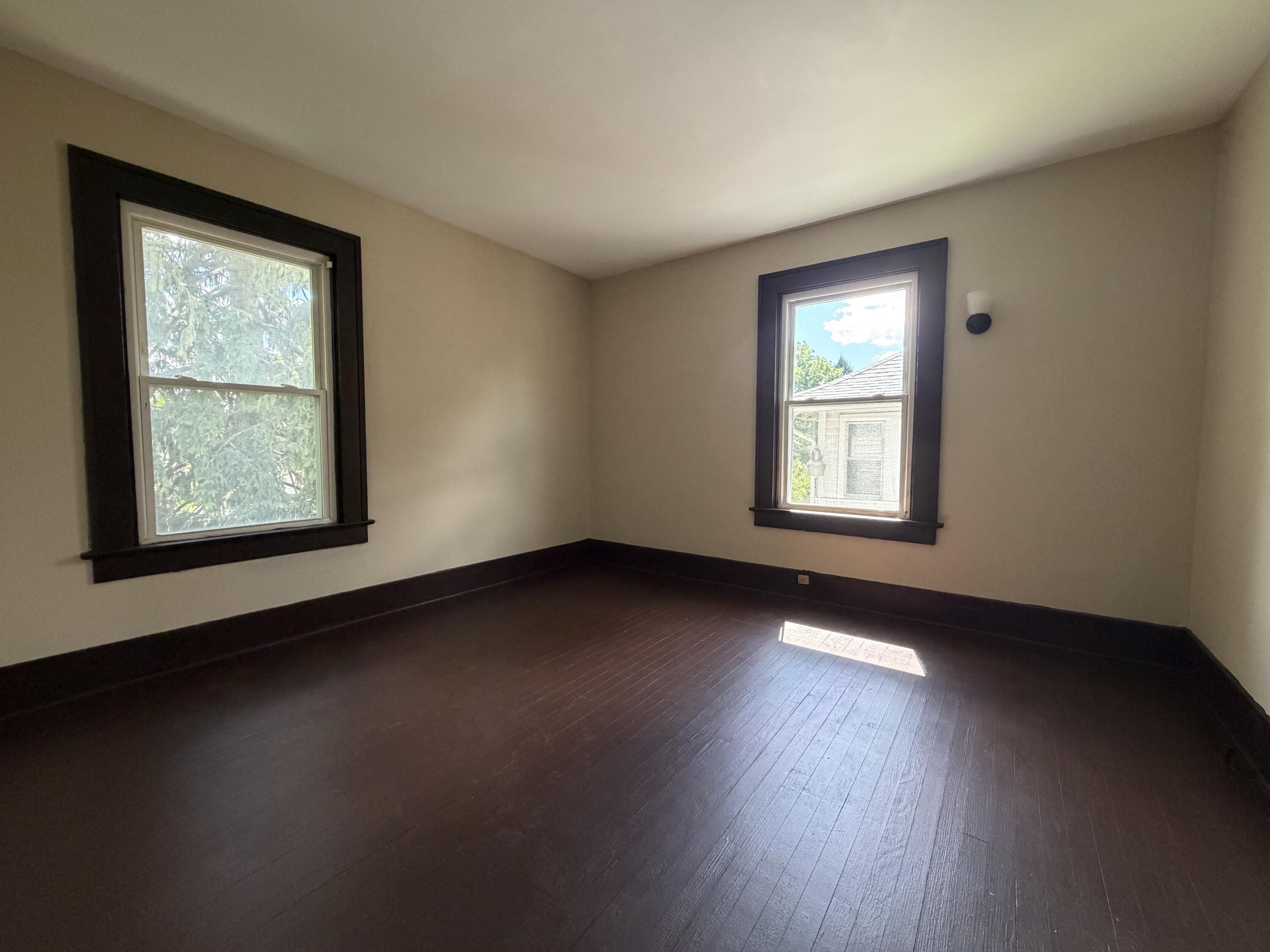 457-459 E Madison Avenue Property Photo 15